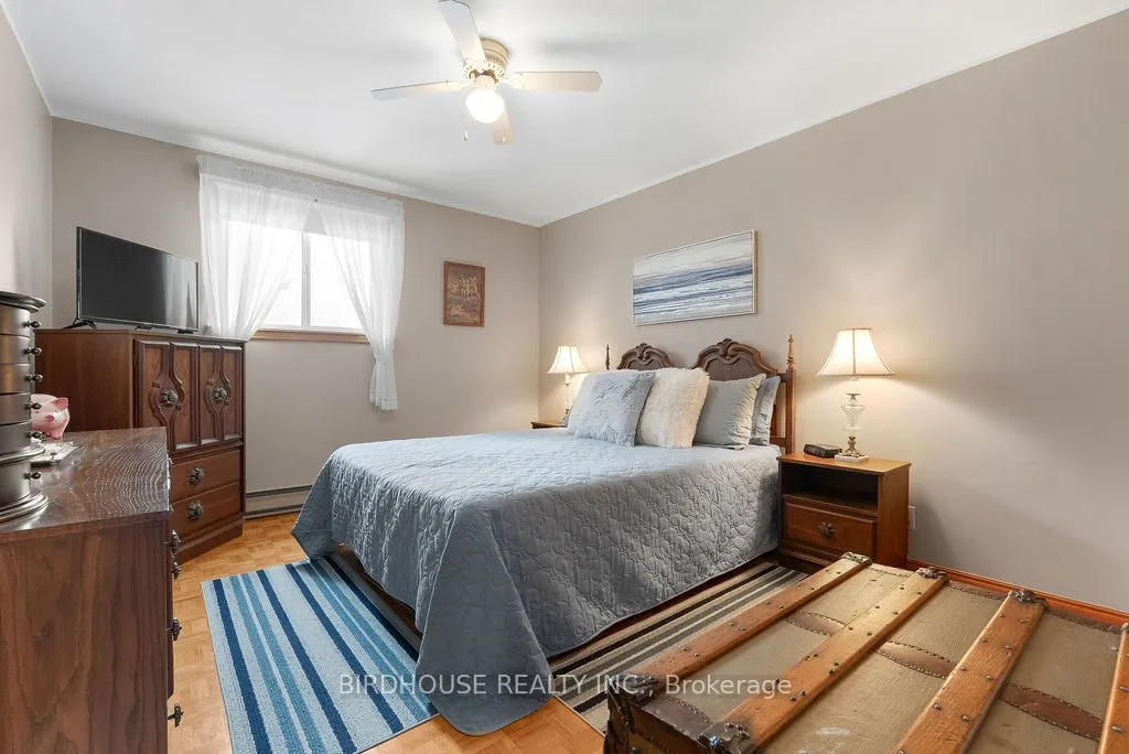 202 Mary Street W