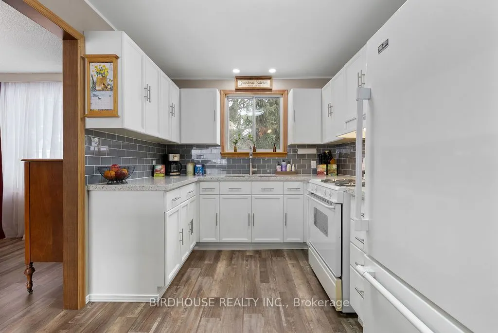 202 Mary Street W
