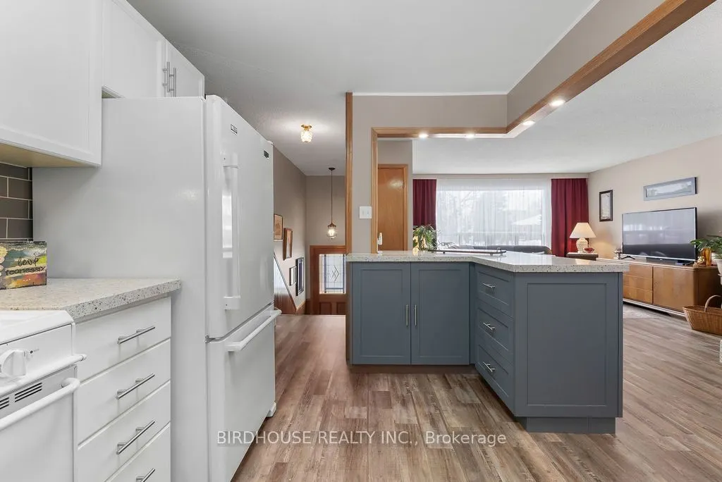 202 Mary Street W