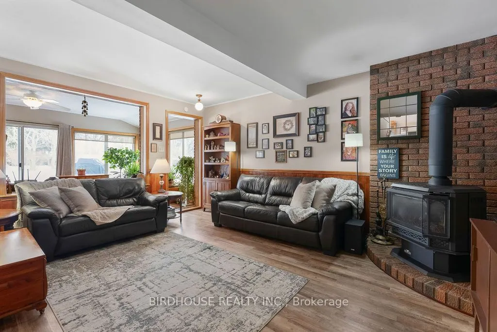 202 Mary Street W