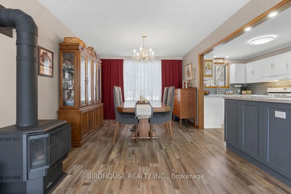 202 Mary Street W