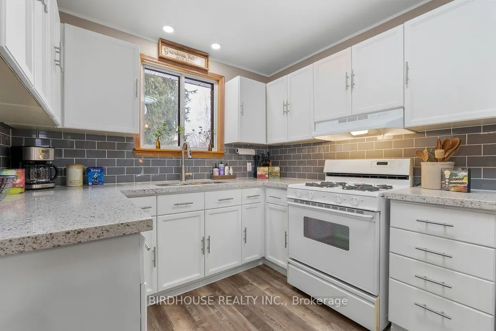 202 Mary Street W