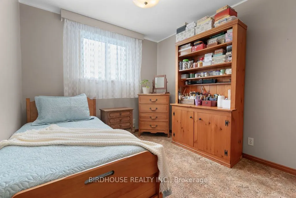 202 Mary Street W