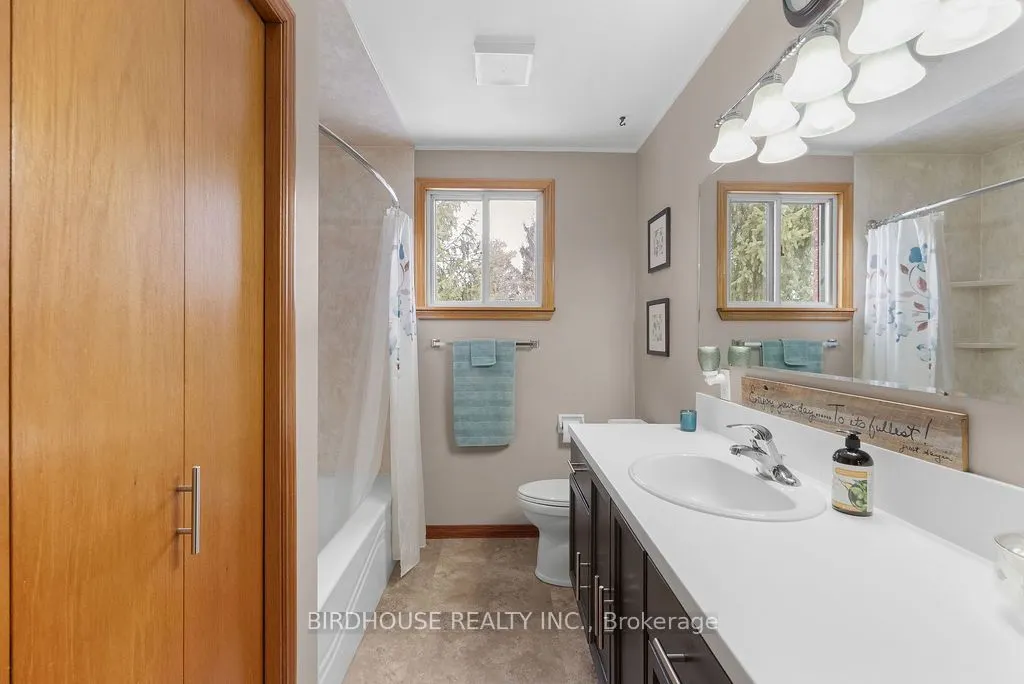 202 Mary Street W