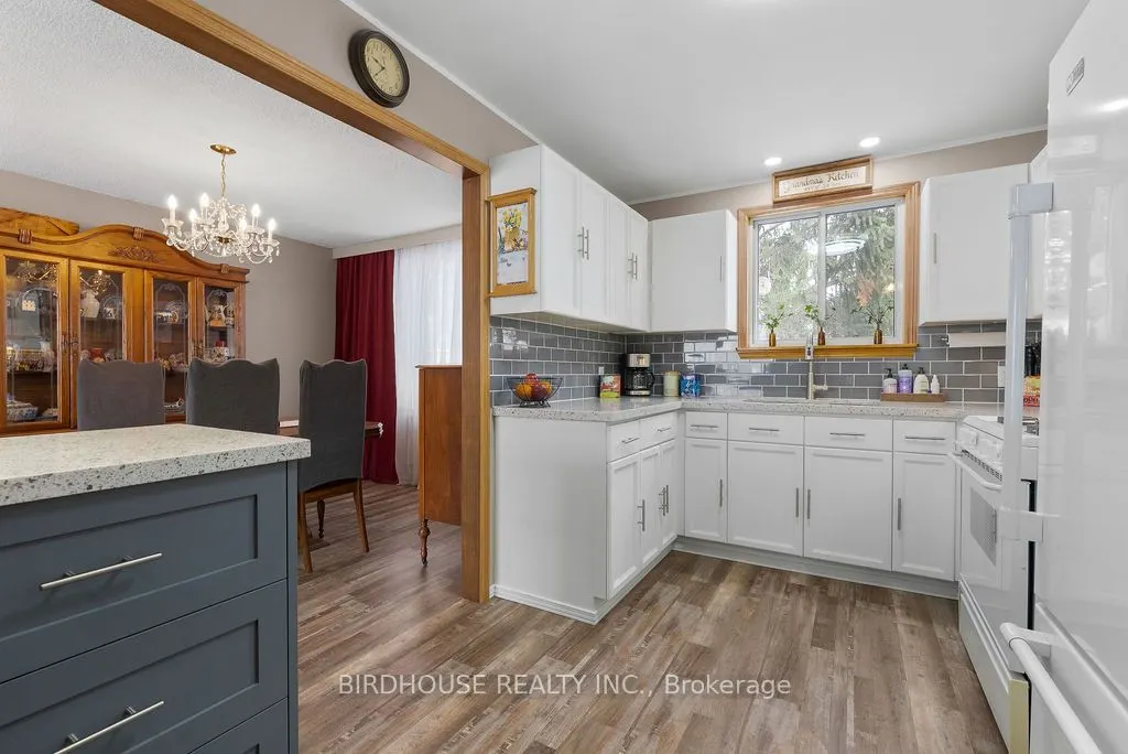 202 Mary Street W
