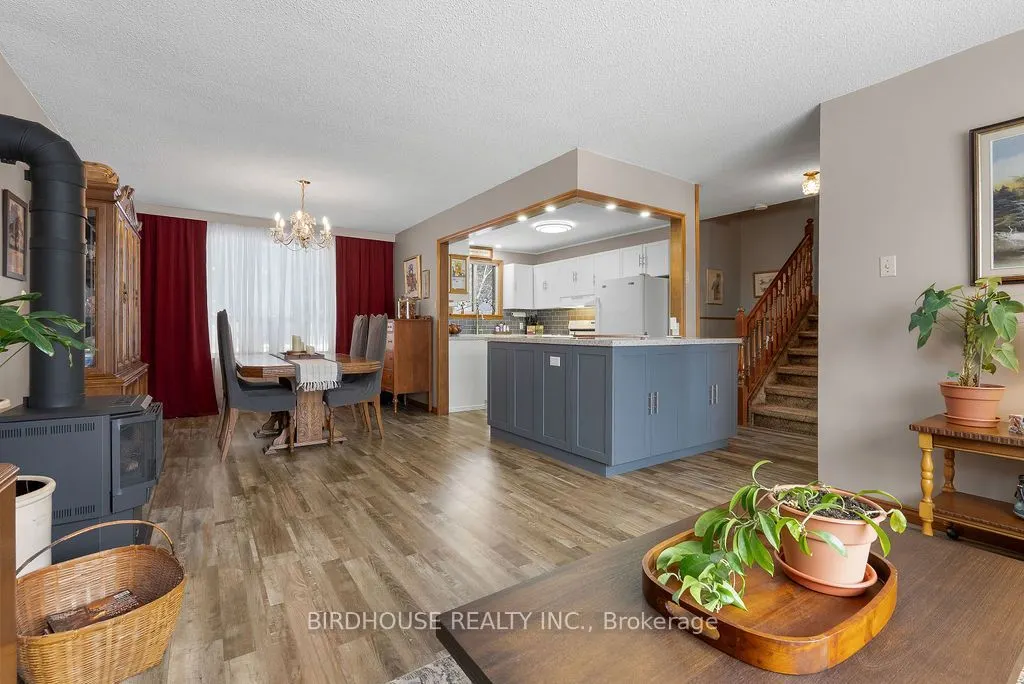 202 Mary Street W
