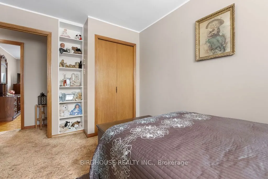 202 Mary Street W