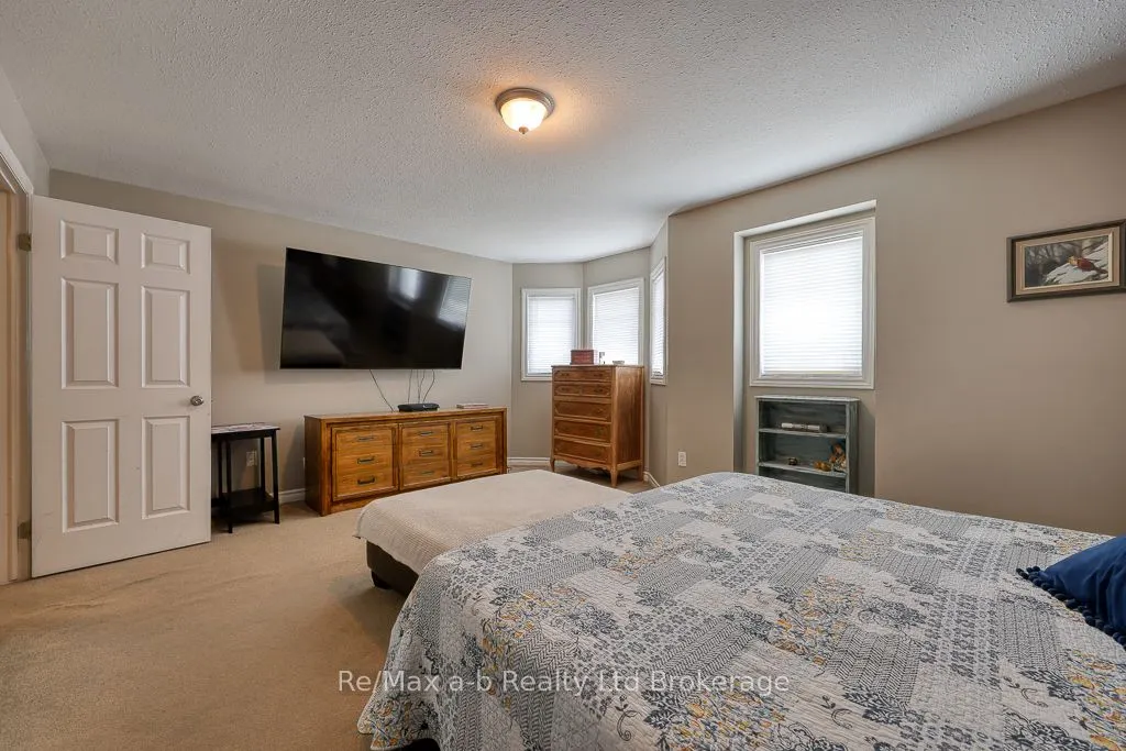 61 Kerr Crescent