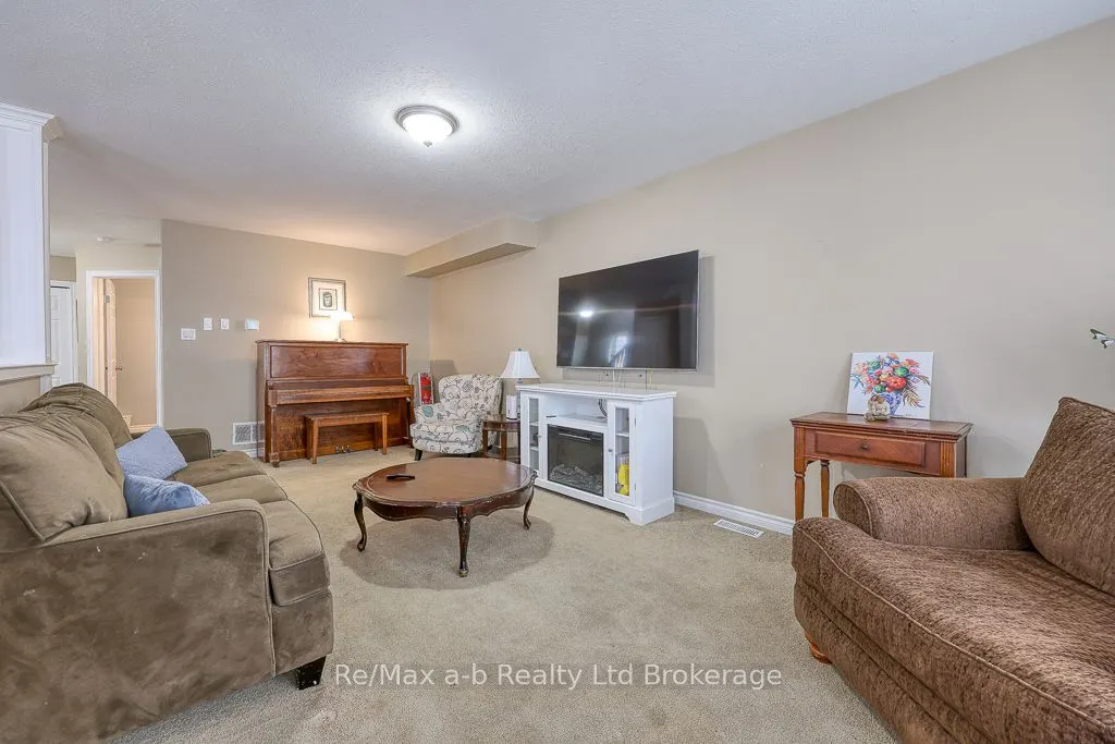 61 Kerr Crescent