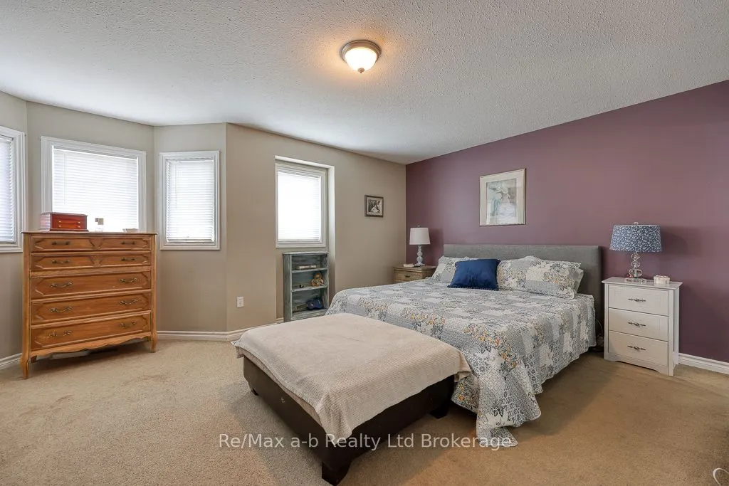 61 Kerr Crescent