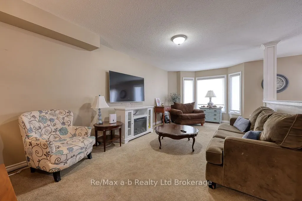 61 Kerr Crescent