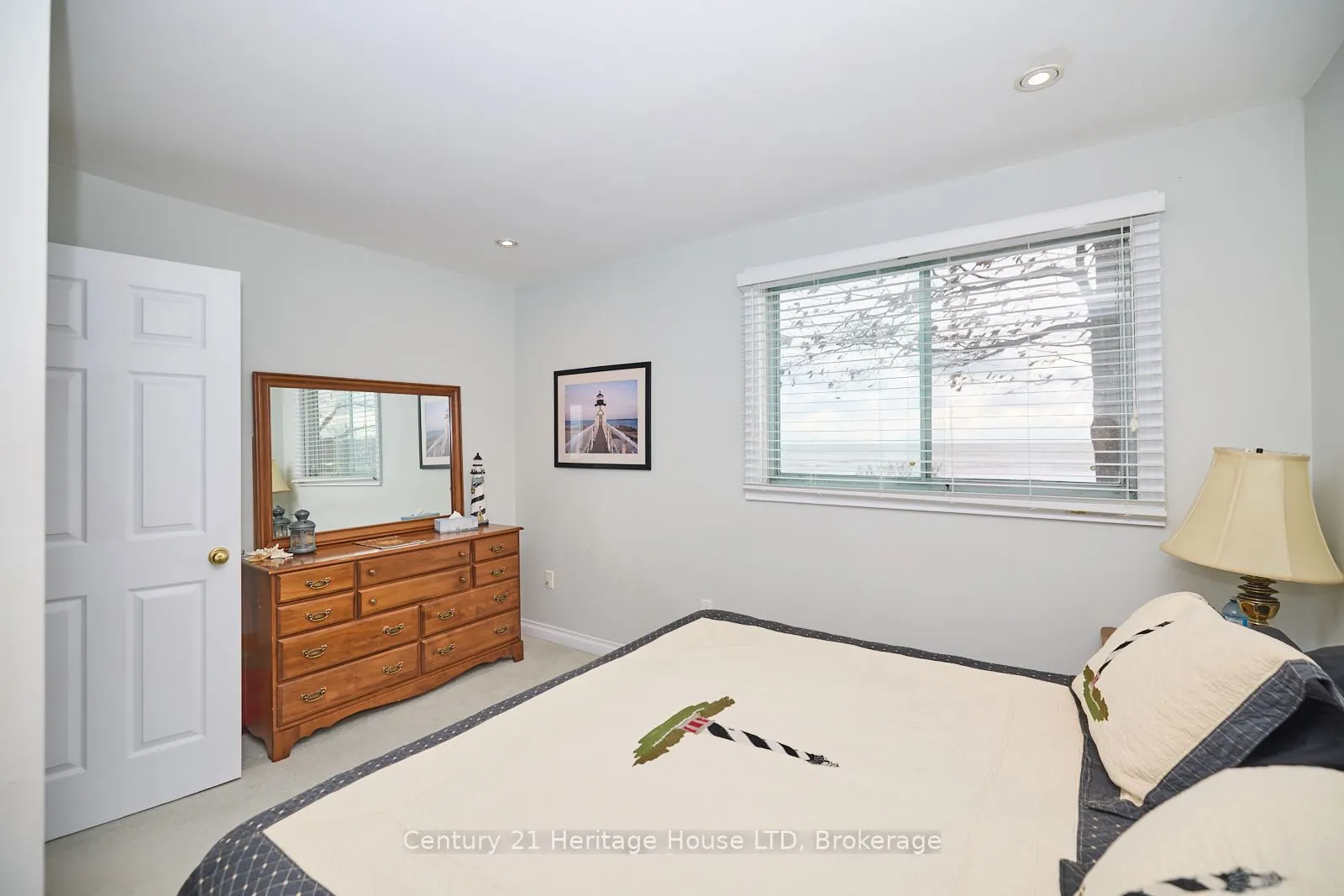 2901 Vimy Road