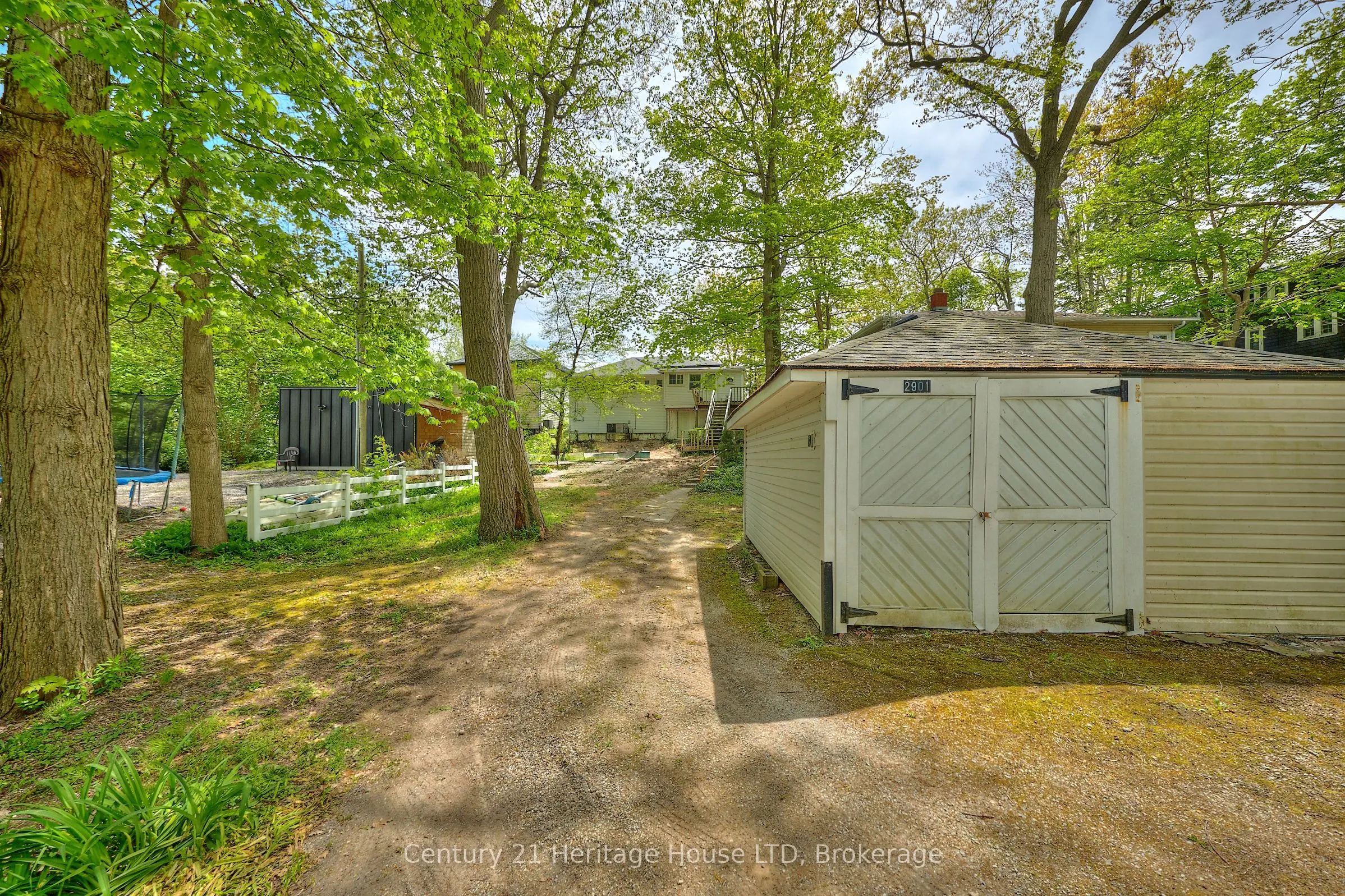 2901 Vimy Road