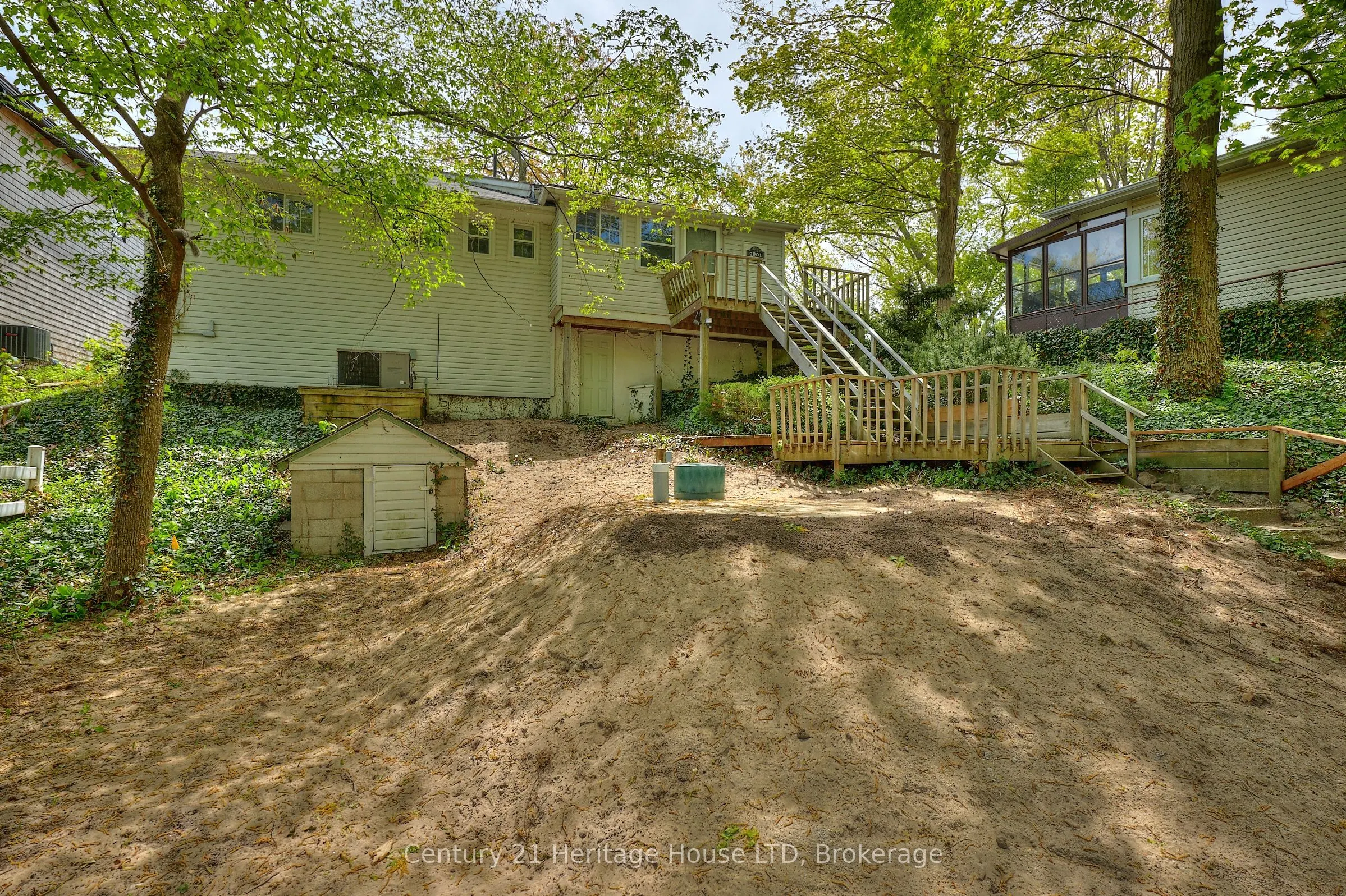 2901 Vimy Road