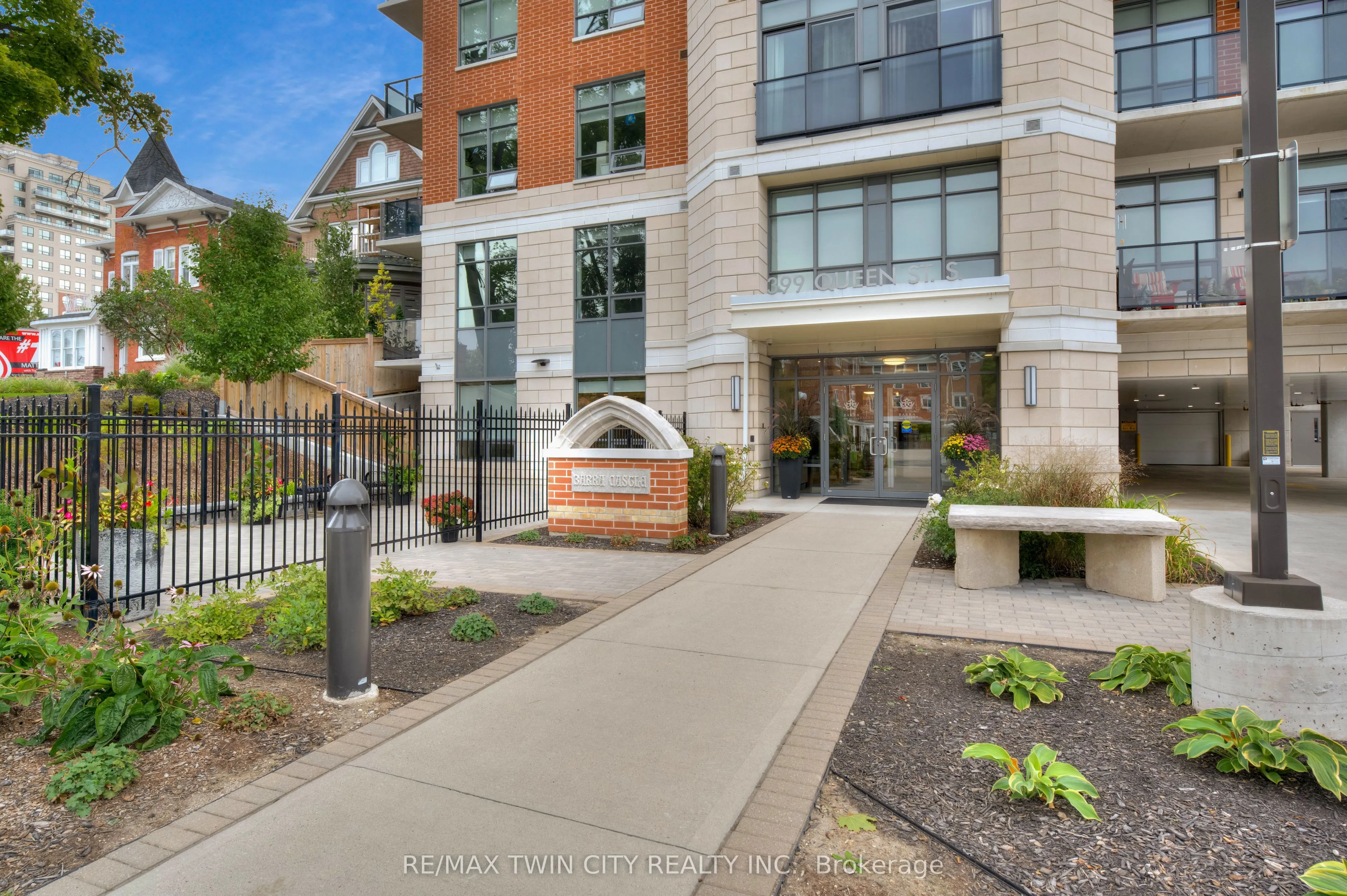 399 Queen Street S, #211