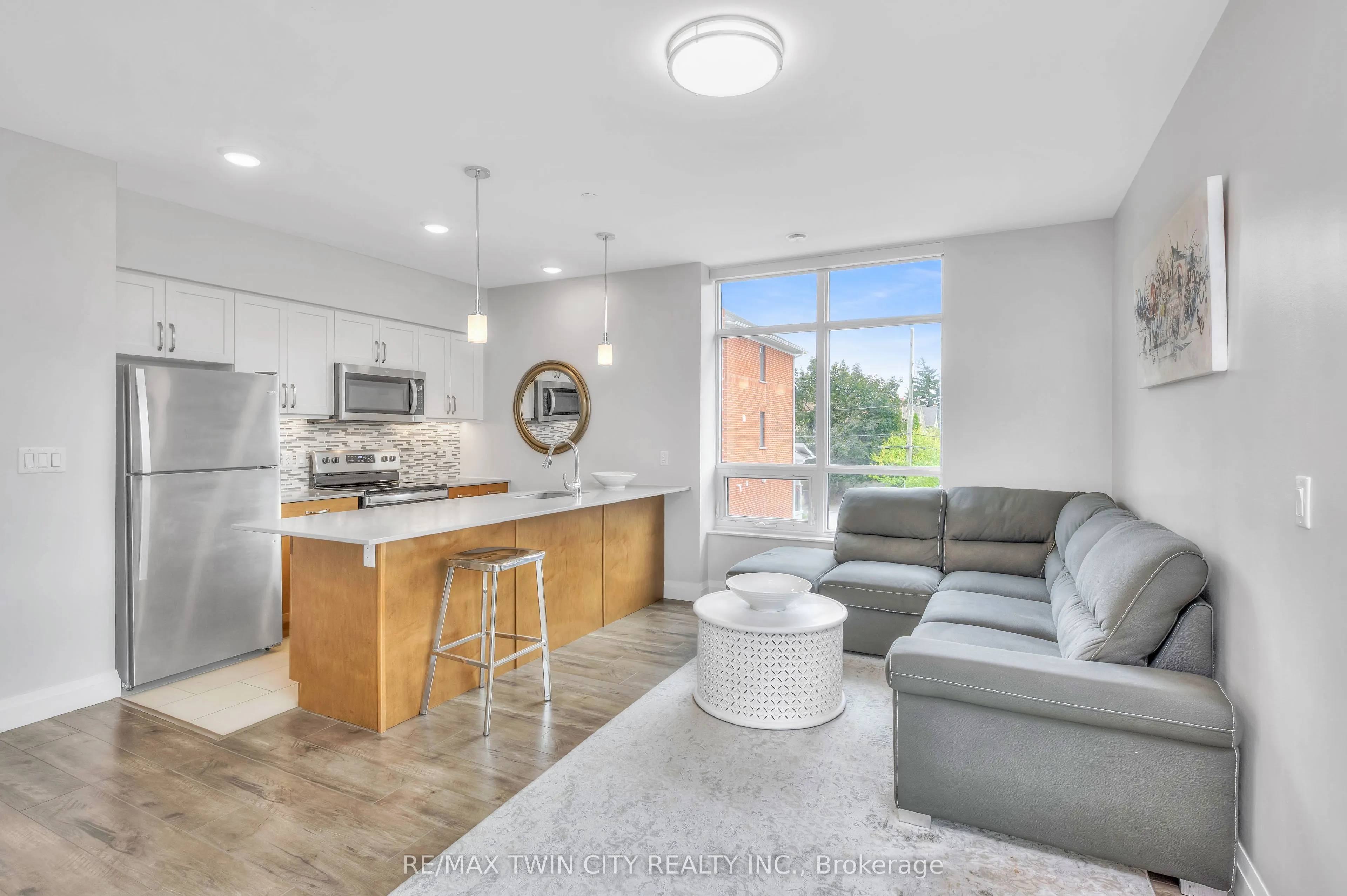 399 Queen Street S, #211