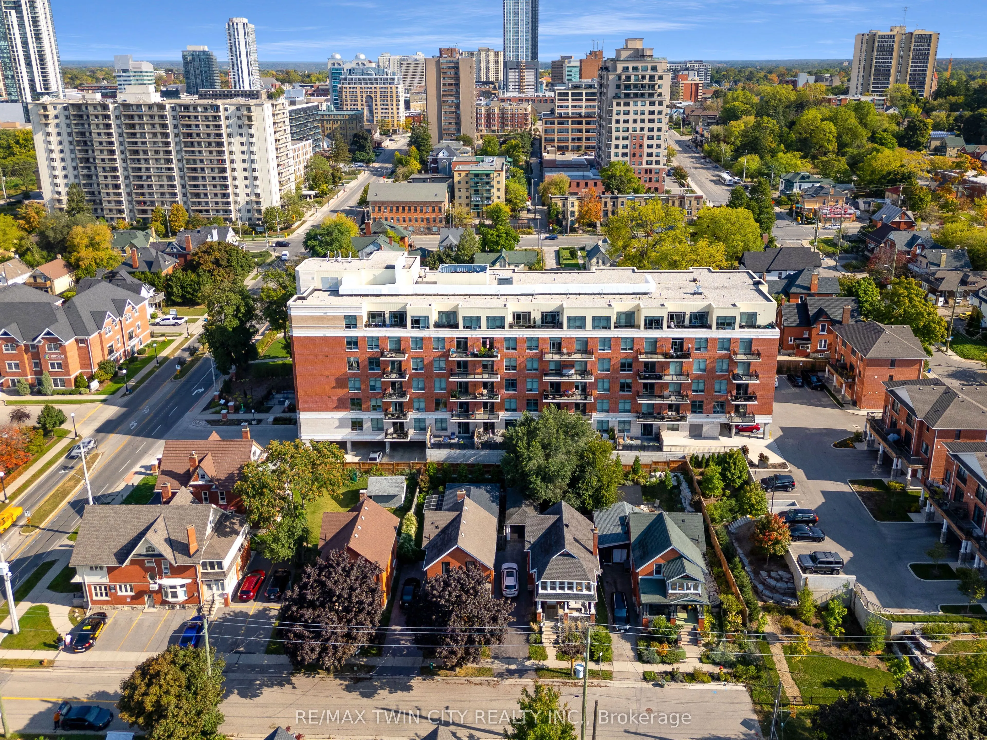 399 Queen Street S, #211