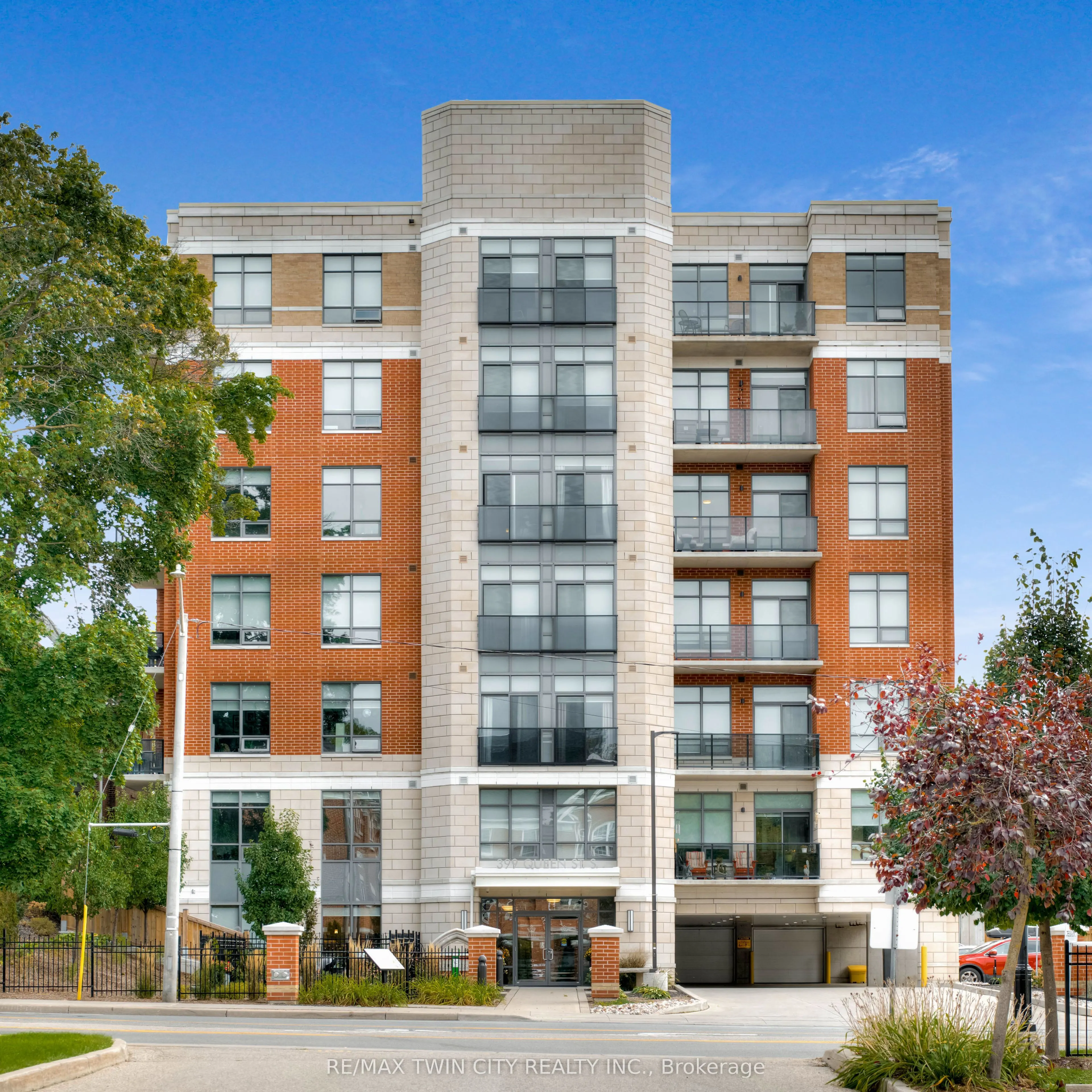 399 Queen Street S, #211