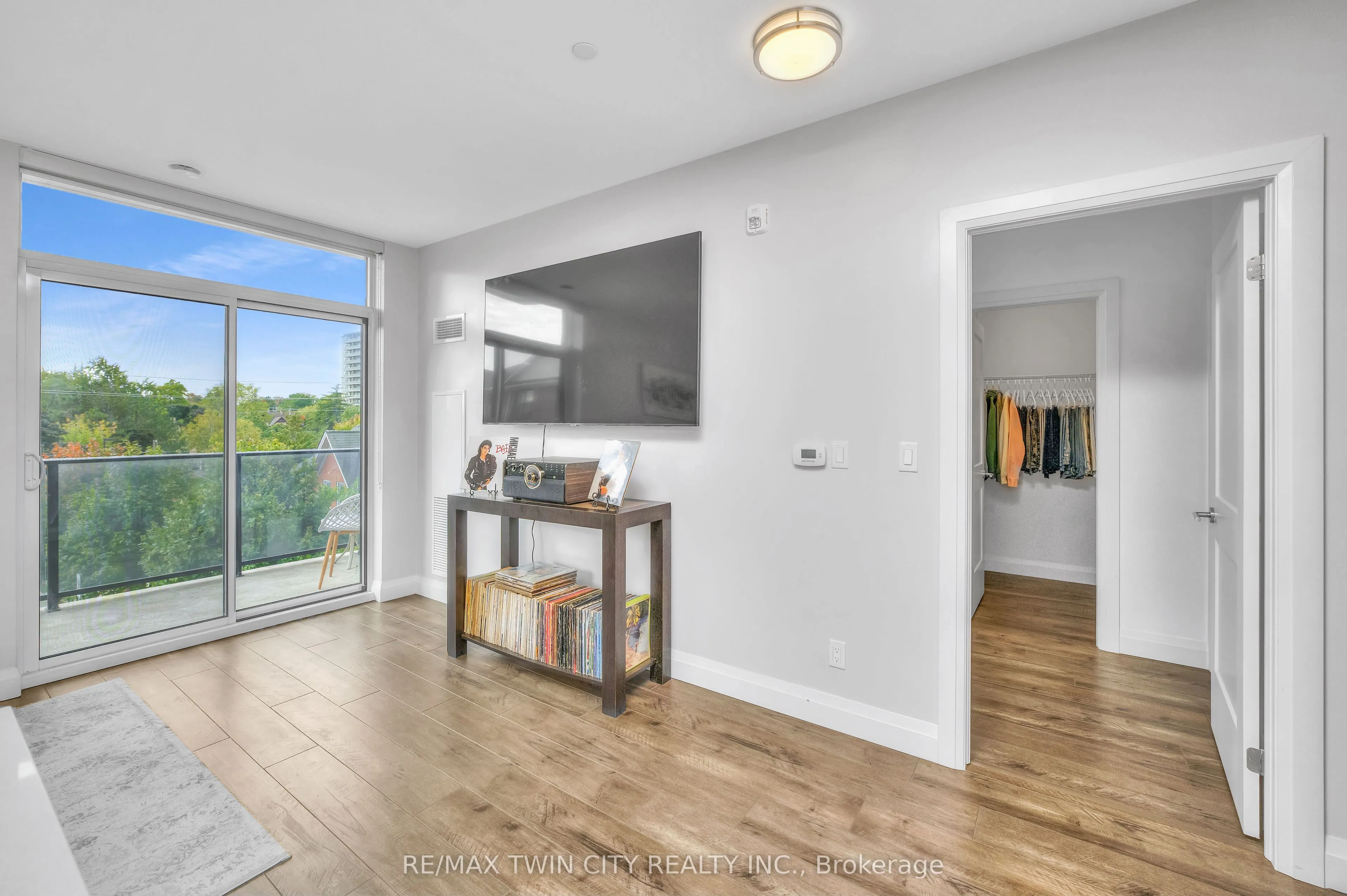 399 Queen Street S, #211