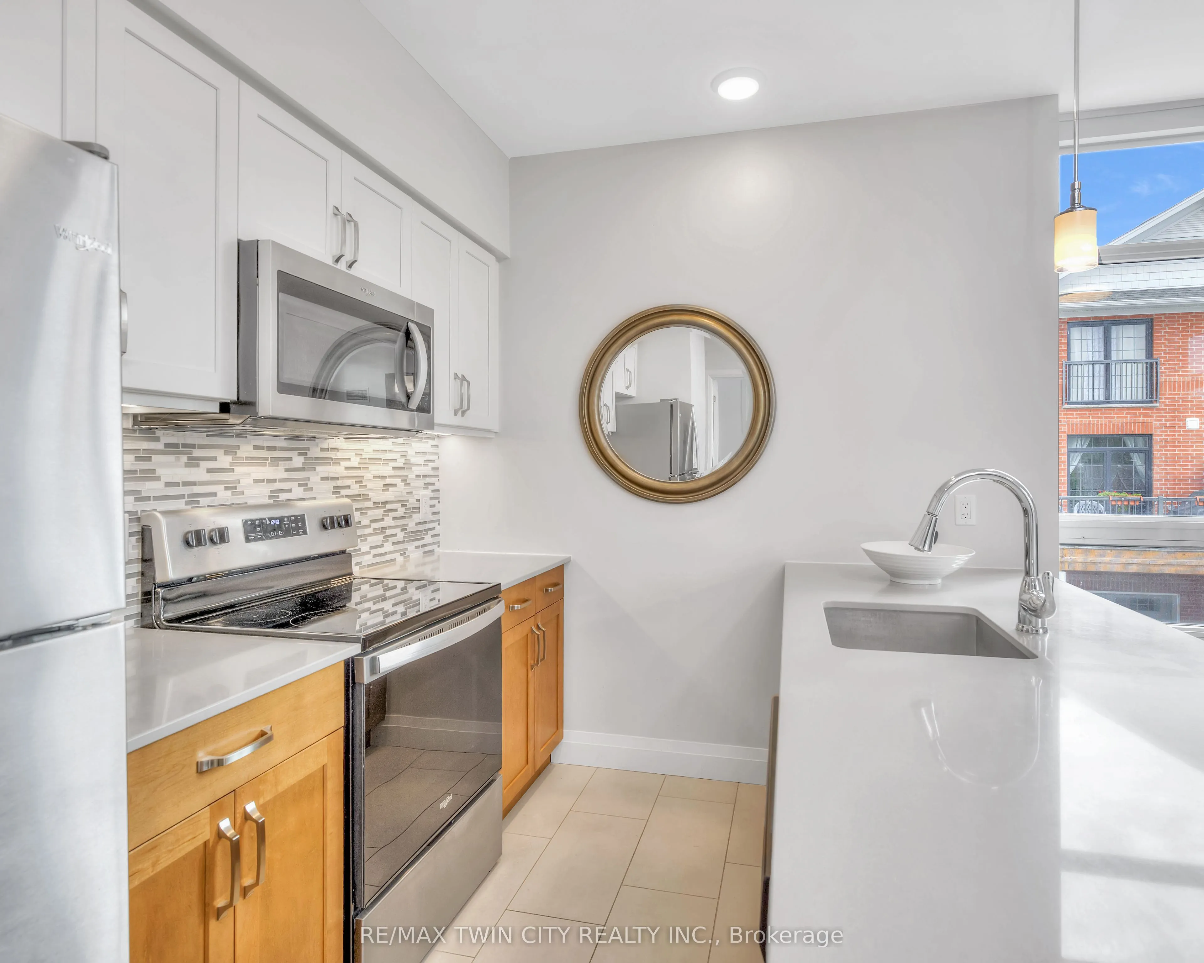 399 Queen Street S, #211