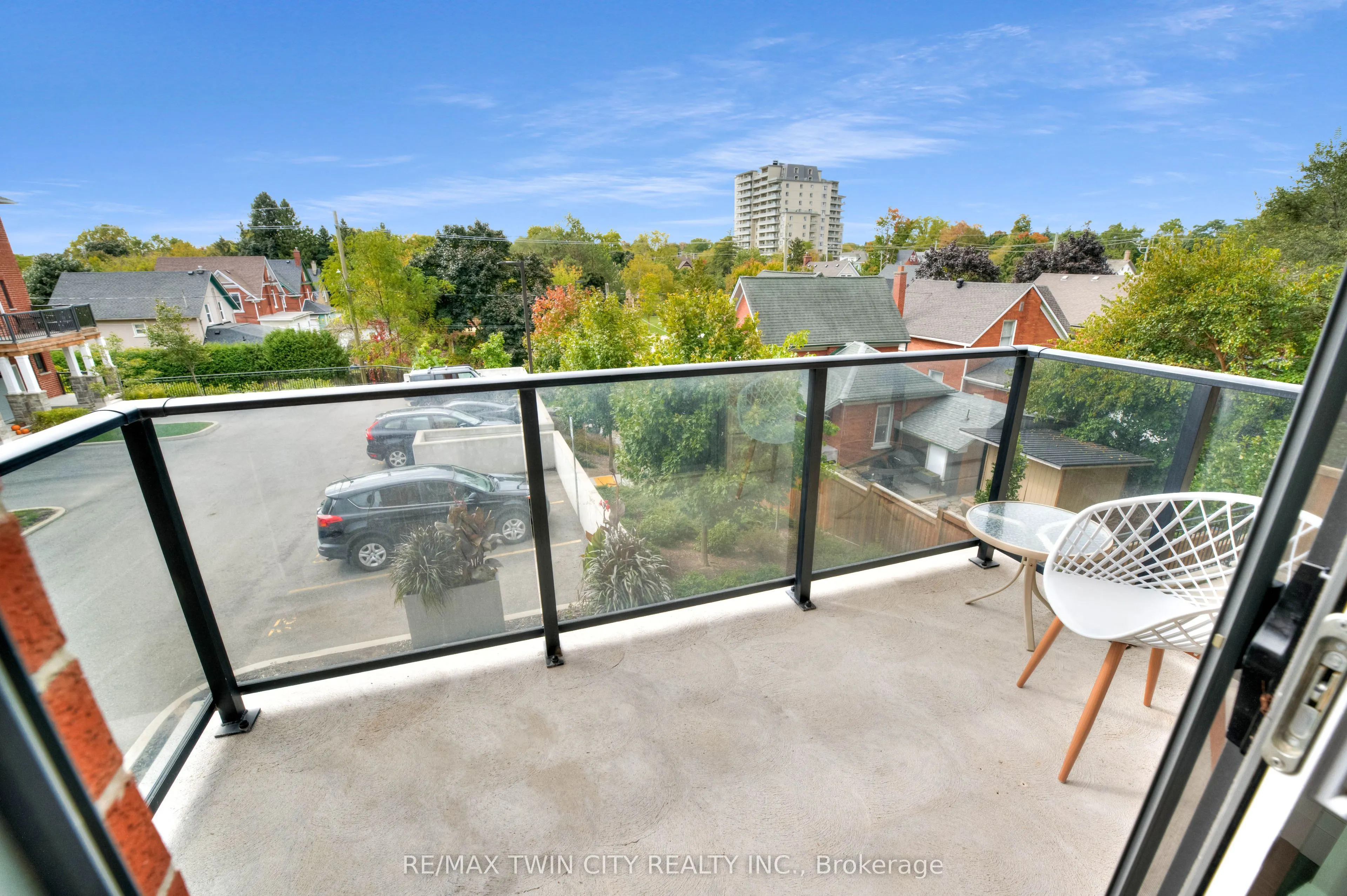 399 Queen Street S, #211