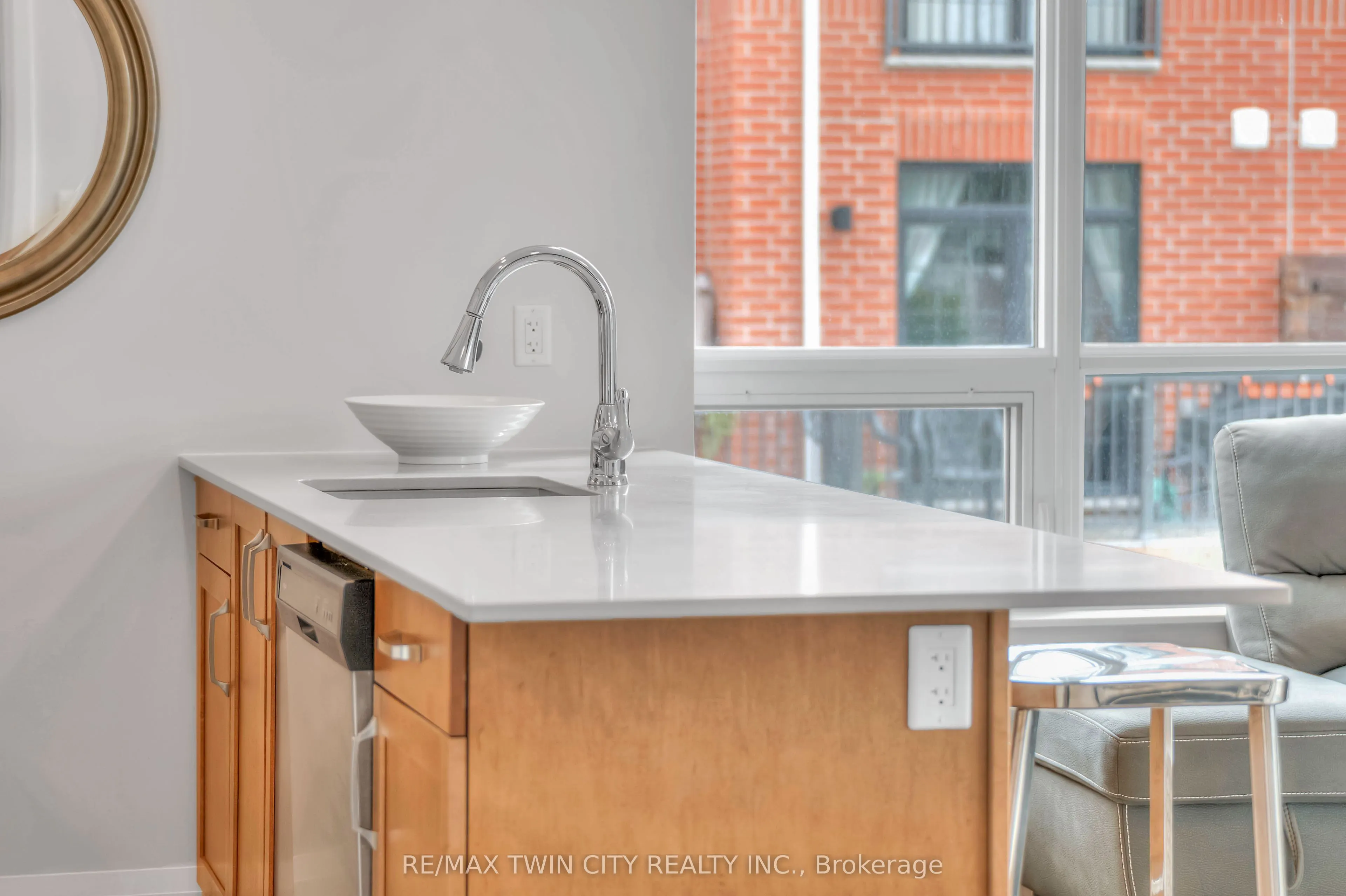 399 Queen Street S, #211
