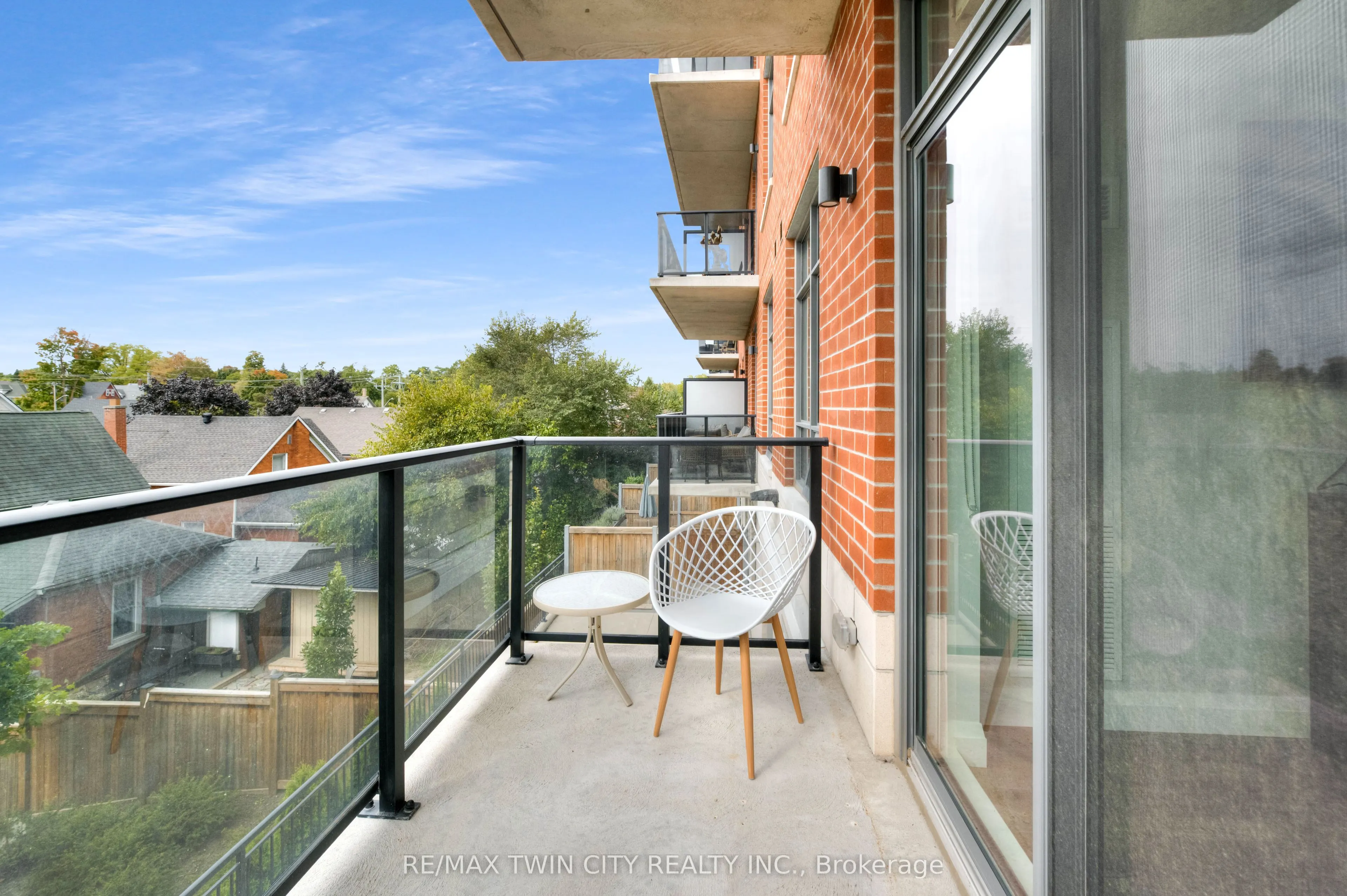 399 Queen Street S, #211
