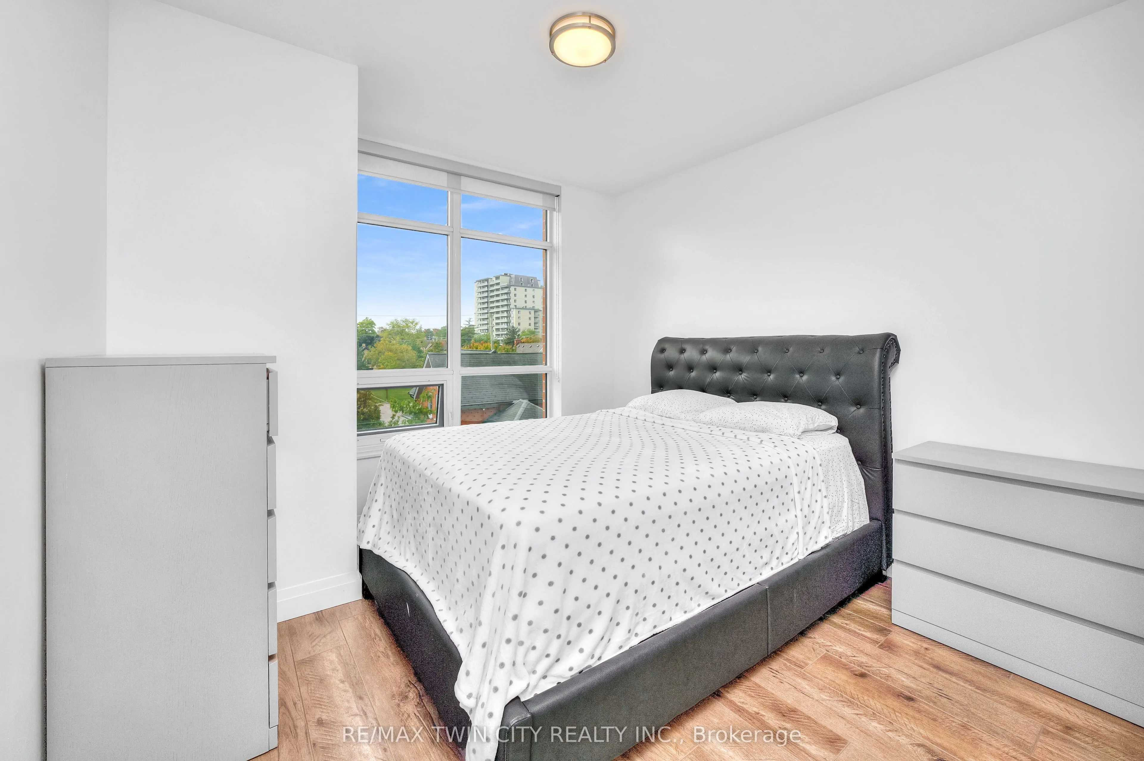 399 Queen Street S, #211
