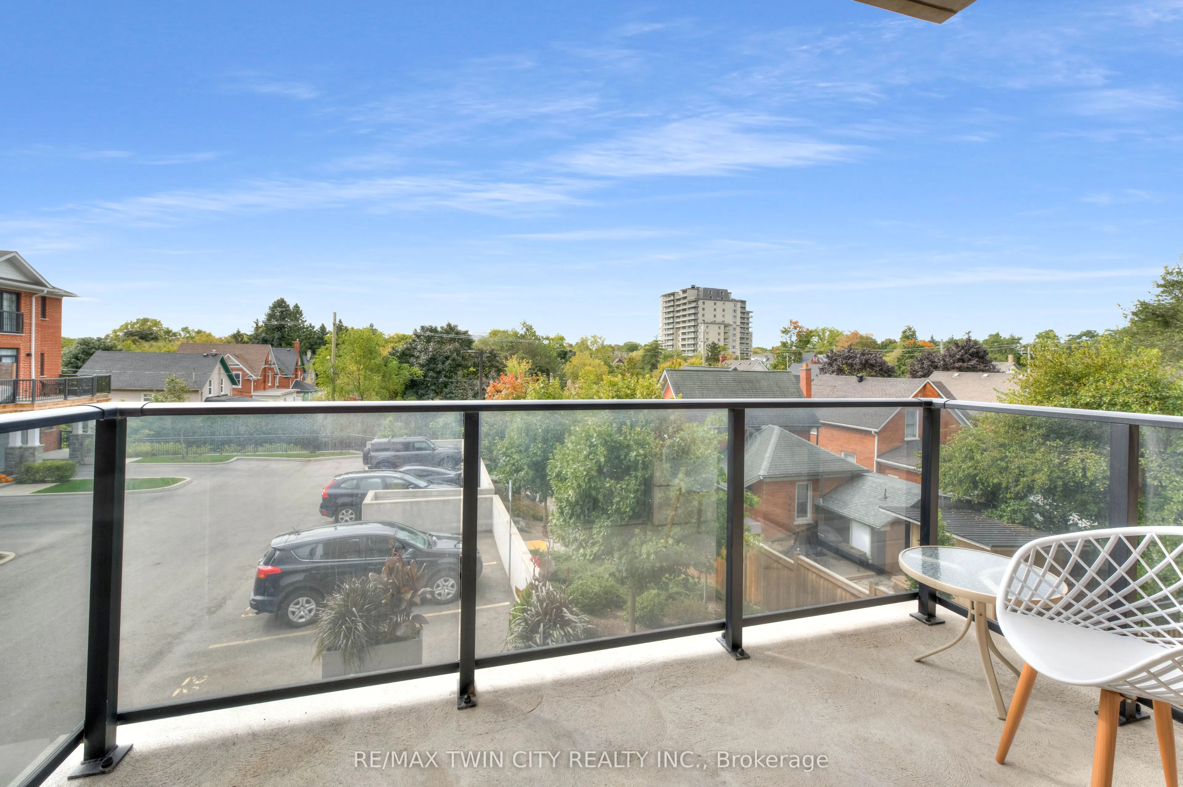 399 Queen Street S, #211