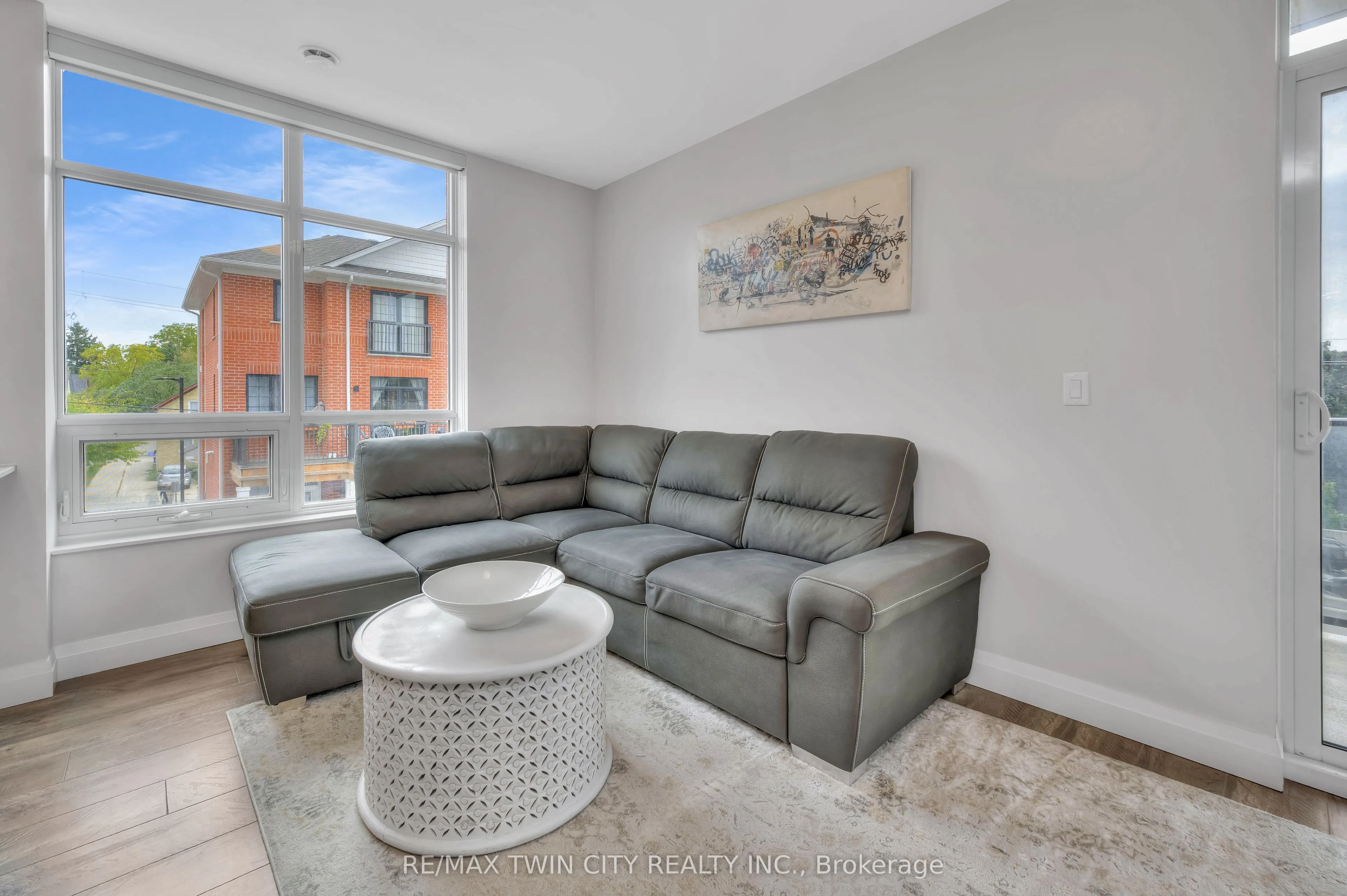 399 Queen Street S, #211