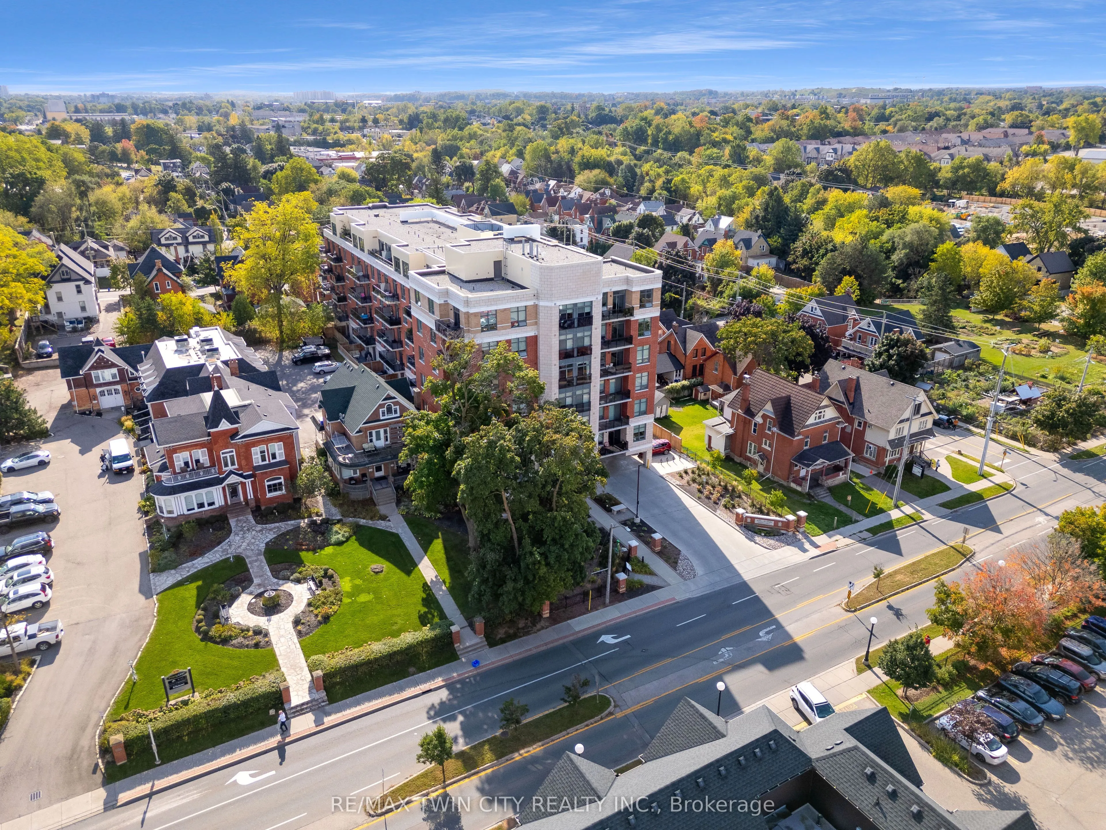 399 Queen Street S, #211
