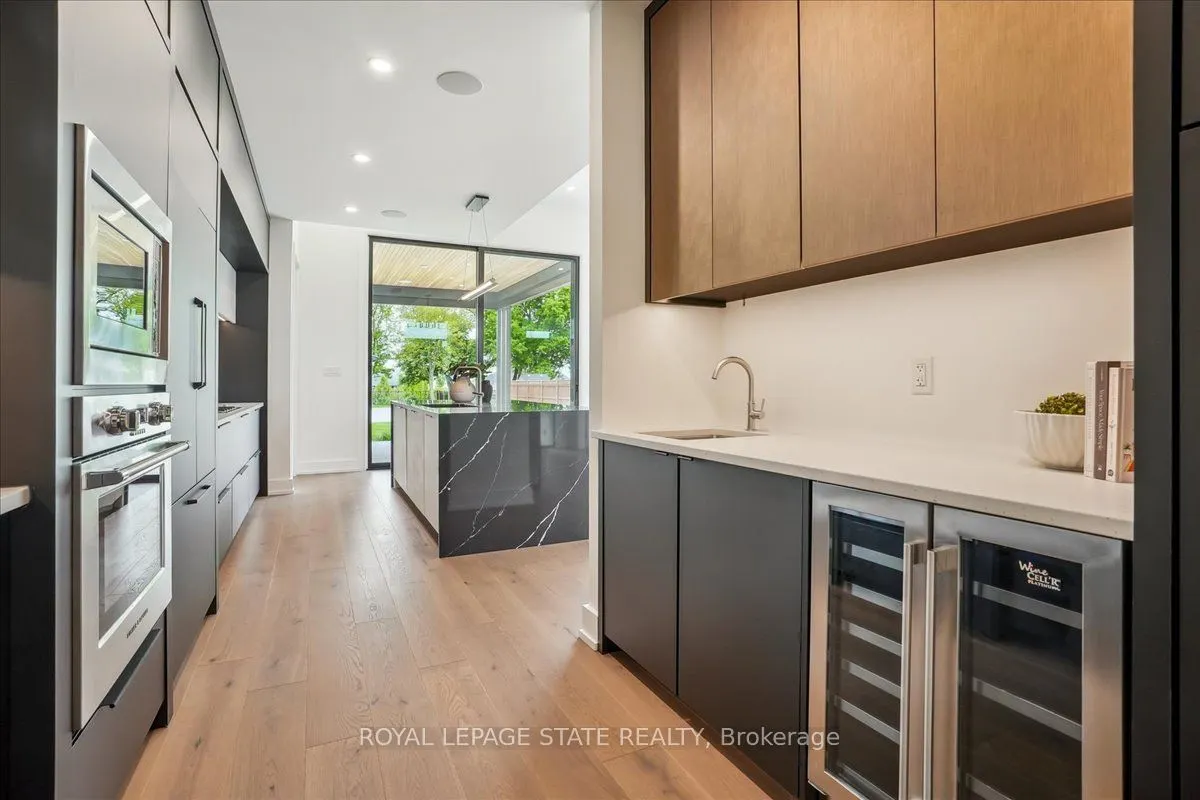 1613G Lookout Street