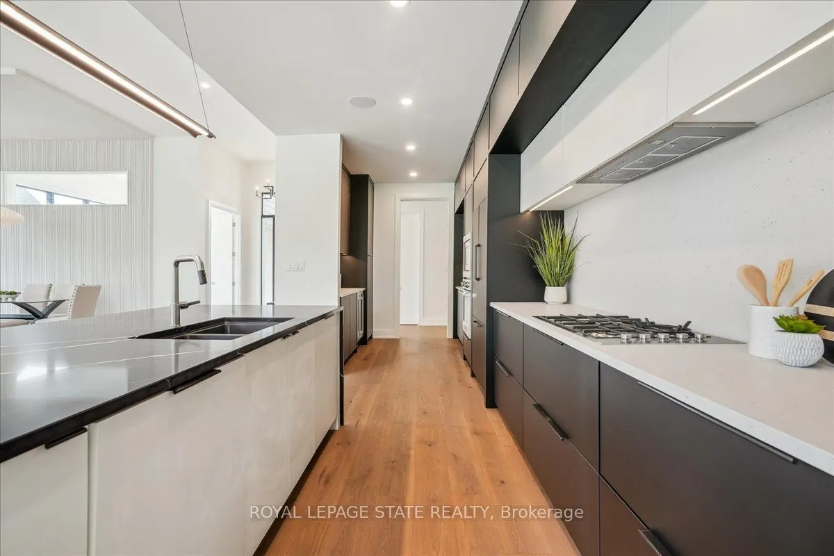1613G Lookout Street