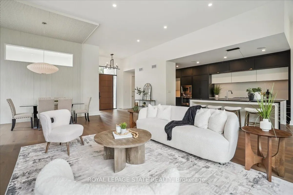 1613G Lookout Street