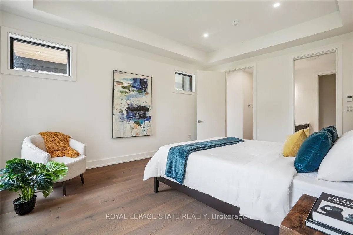 1613G Lookout Street
