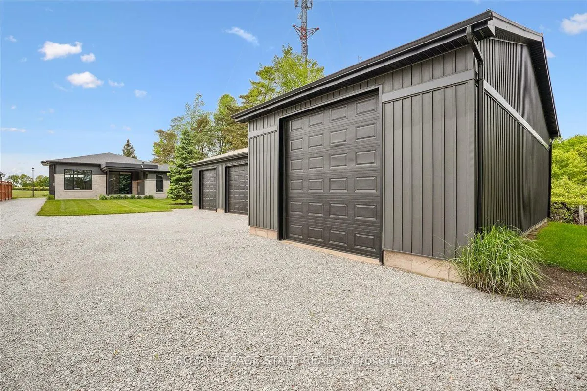 1613G Lookout Street