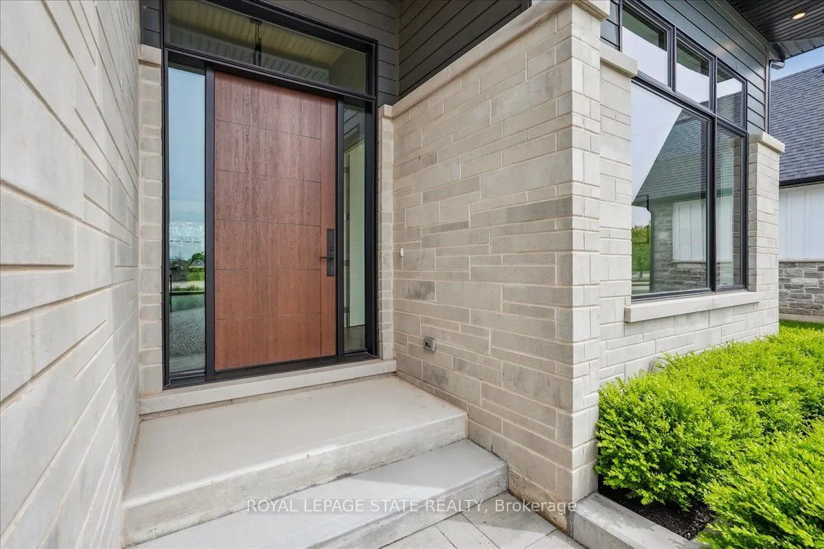 1613G Lookout Street