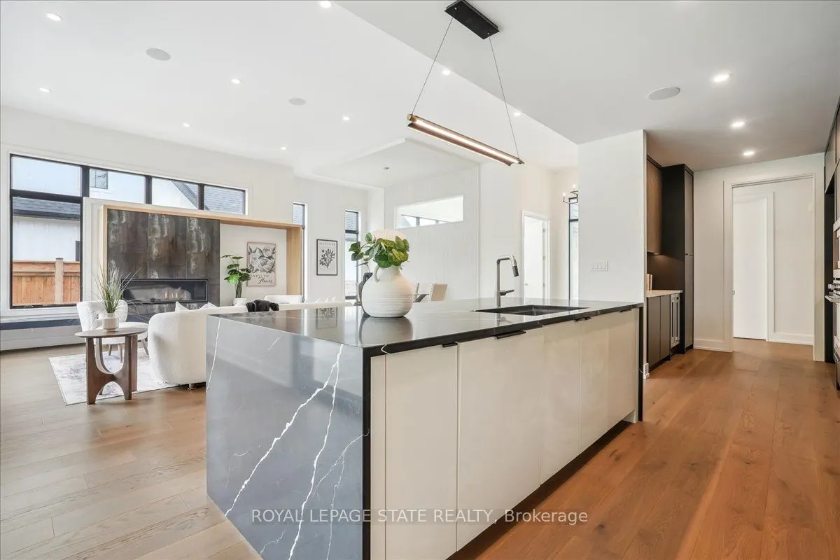 1613G Lookout Street