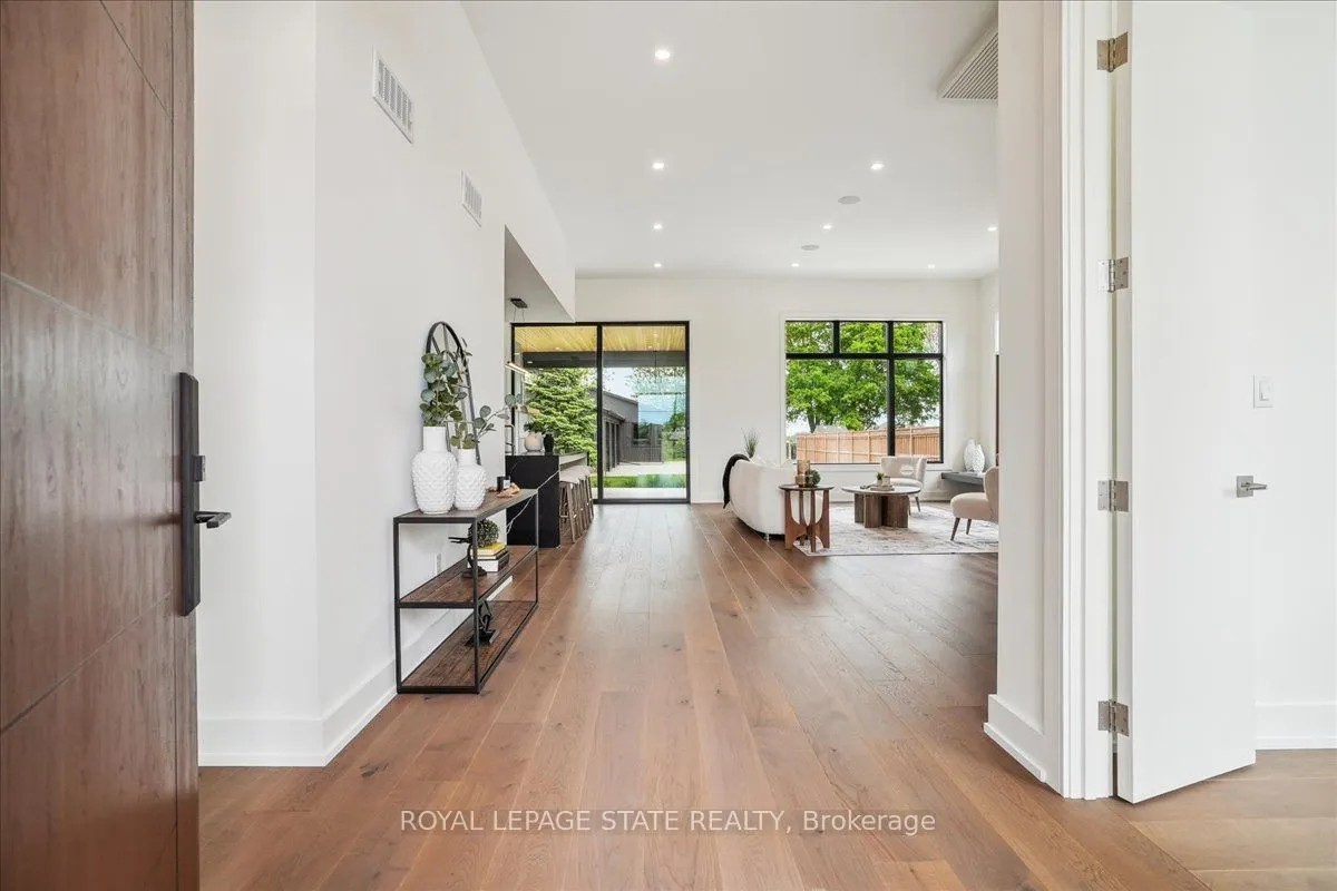 1613G Lookout Street