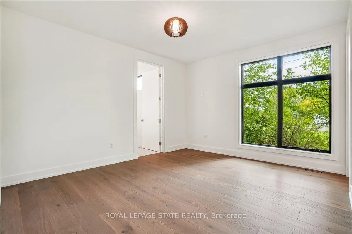 1613G Lookout Street