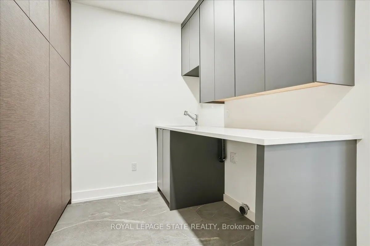 1613G Lookout Street