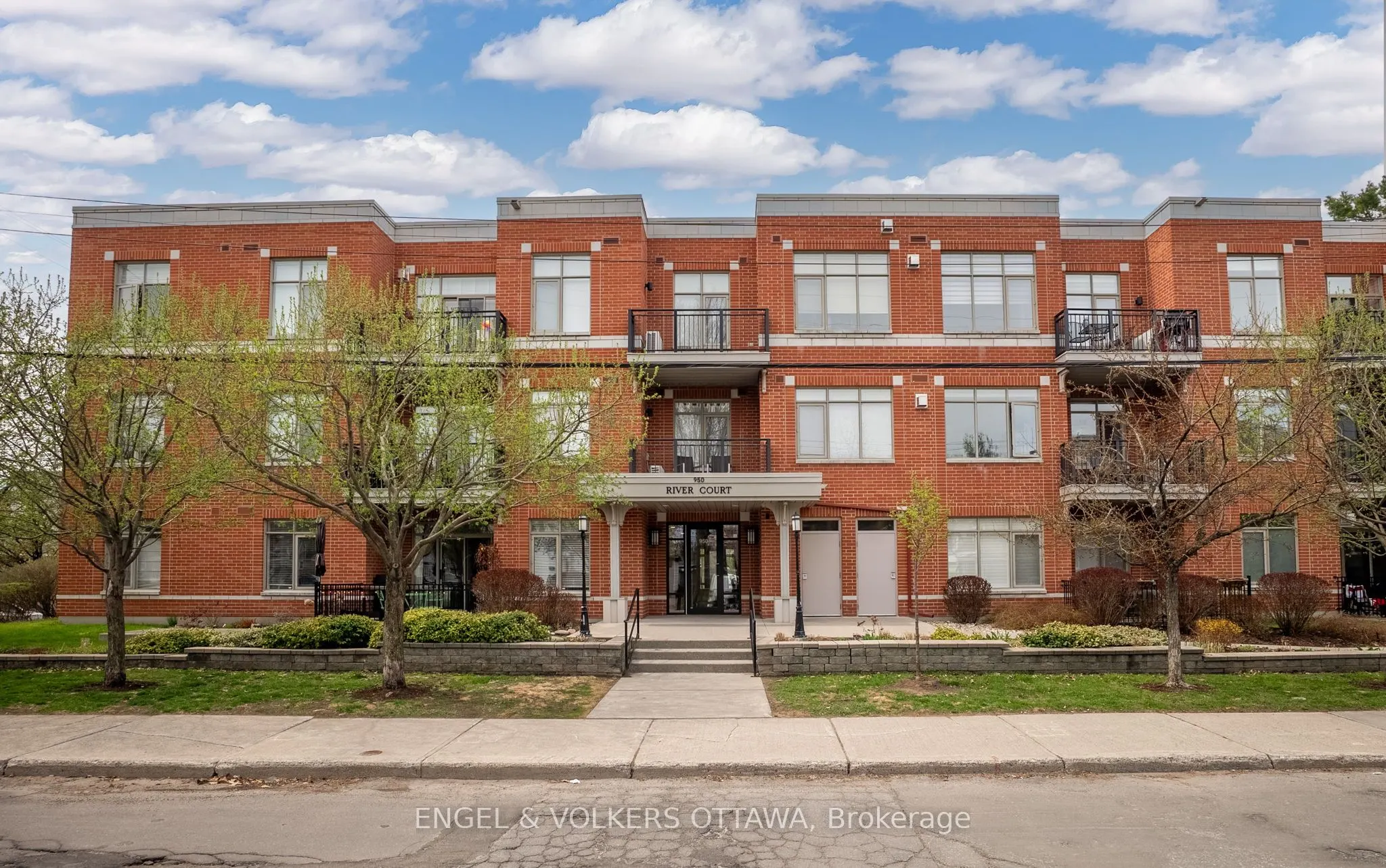 950 Marguerite Avenue, #107