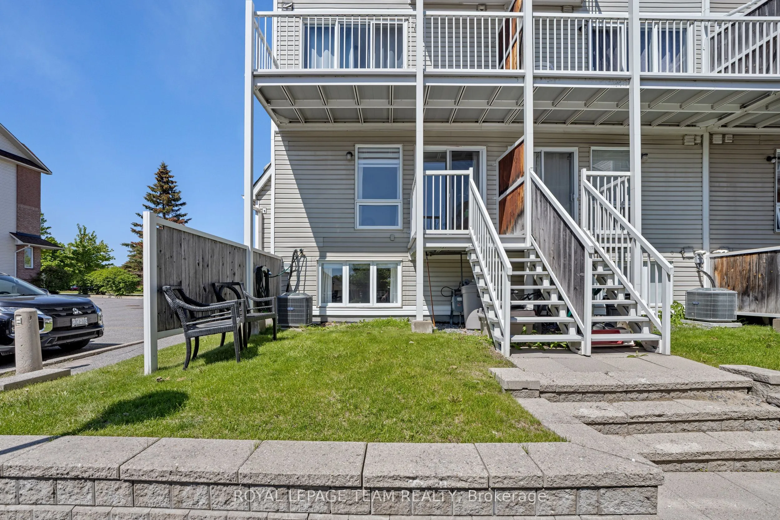 85 Cresthaven Drive #6