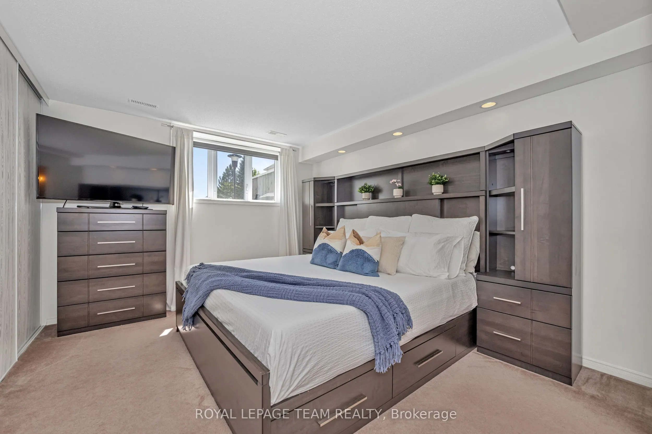85 Cresthaven Drive #6
