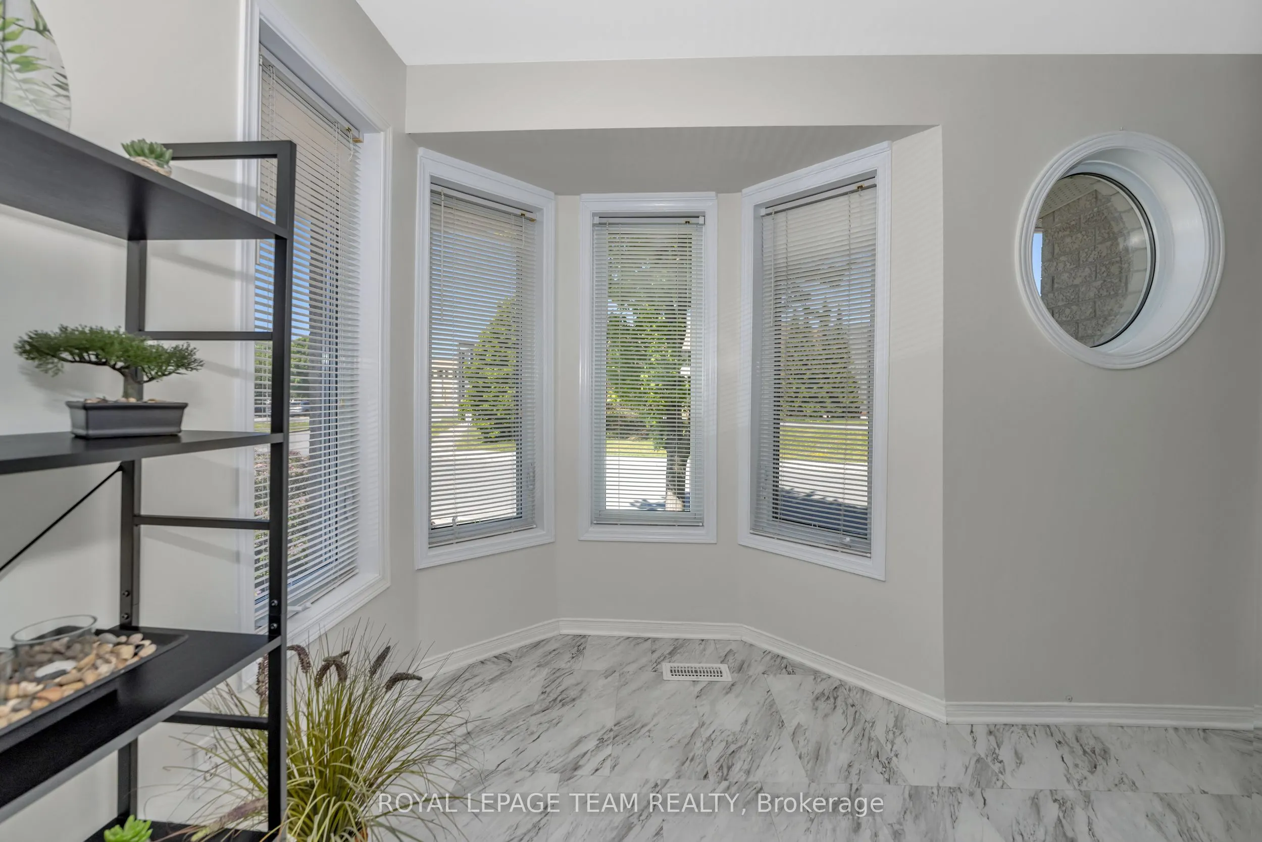 85 Cresthaven Drive #6