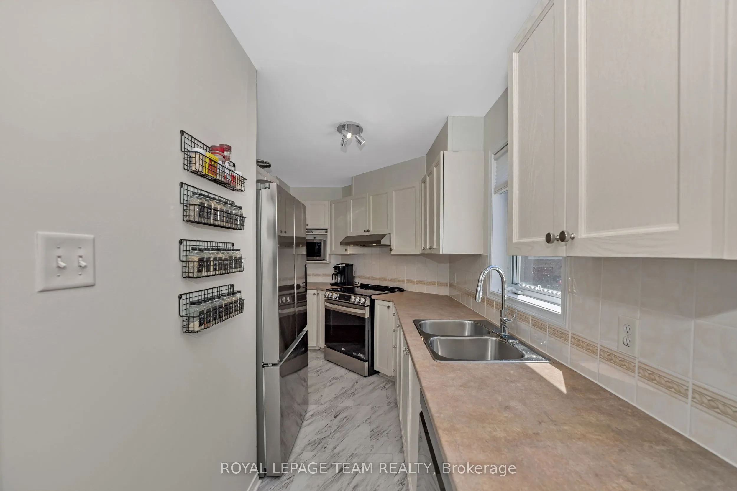 85 Cresthaven Drive #6
