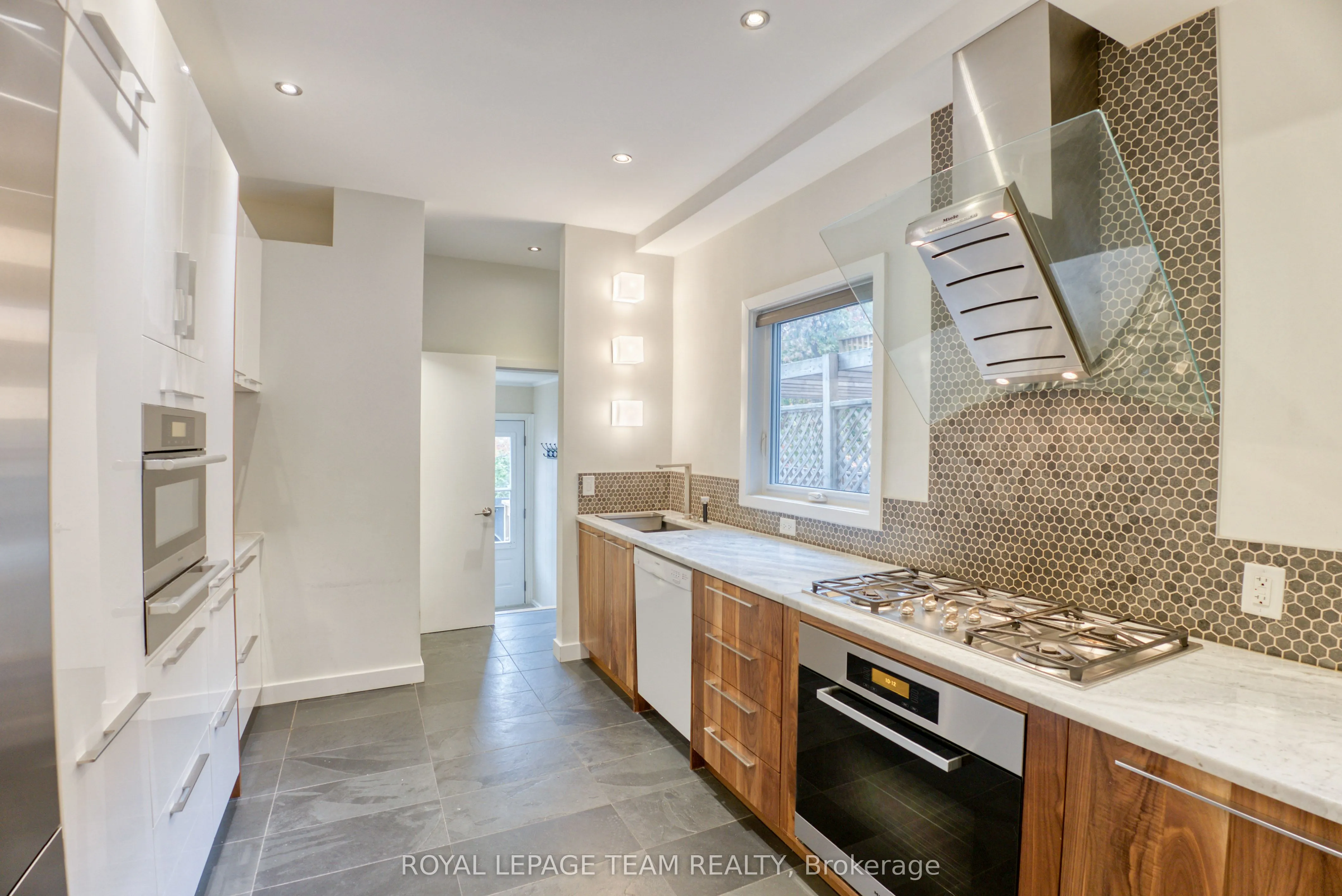 87 Guigues Avenue