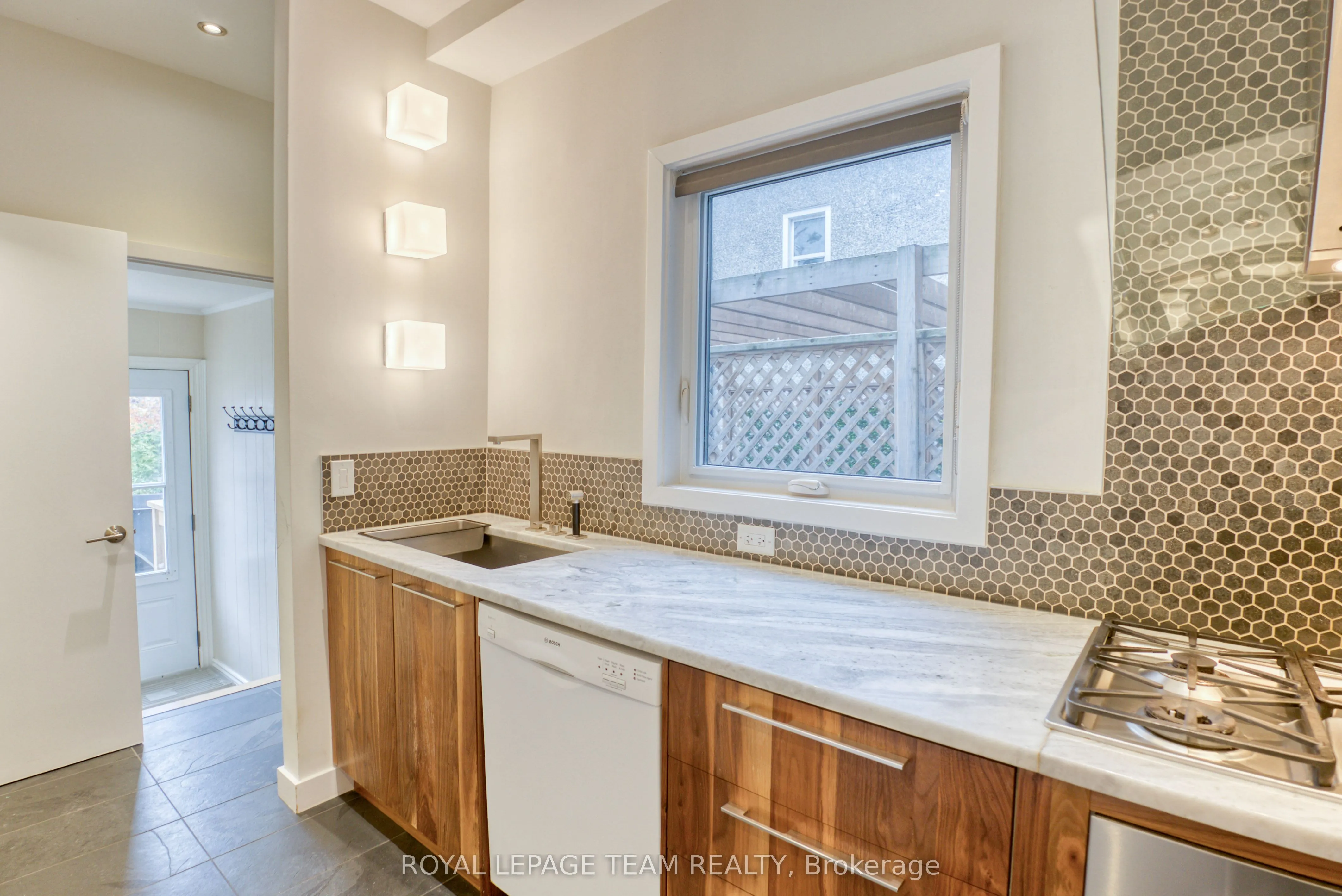 87 Guigues Avenue