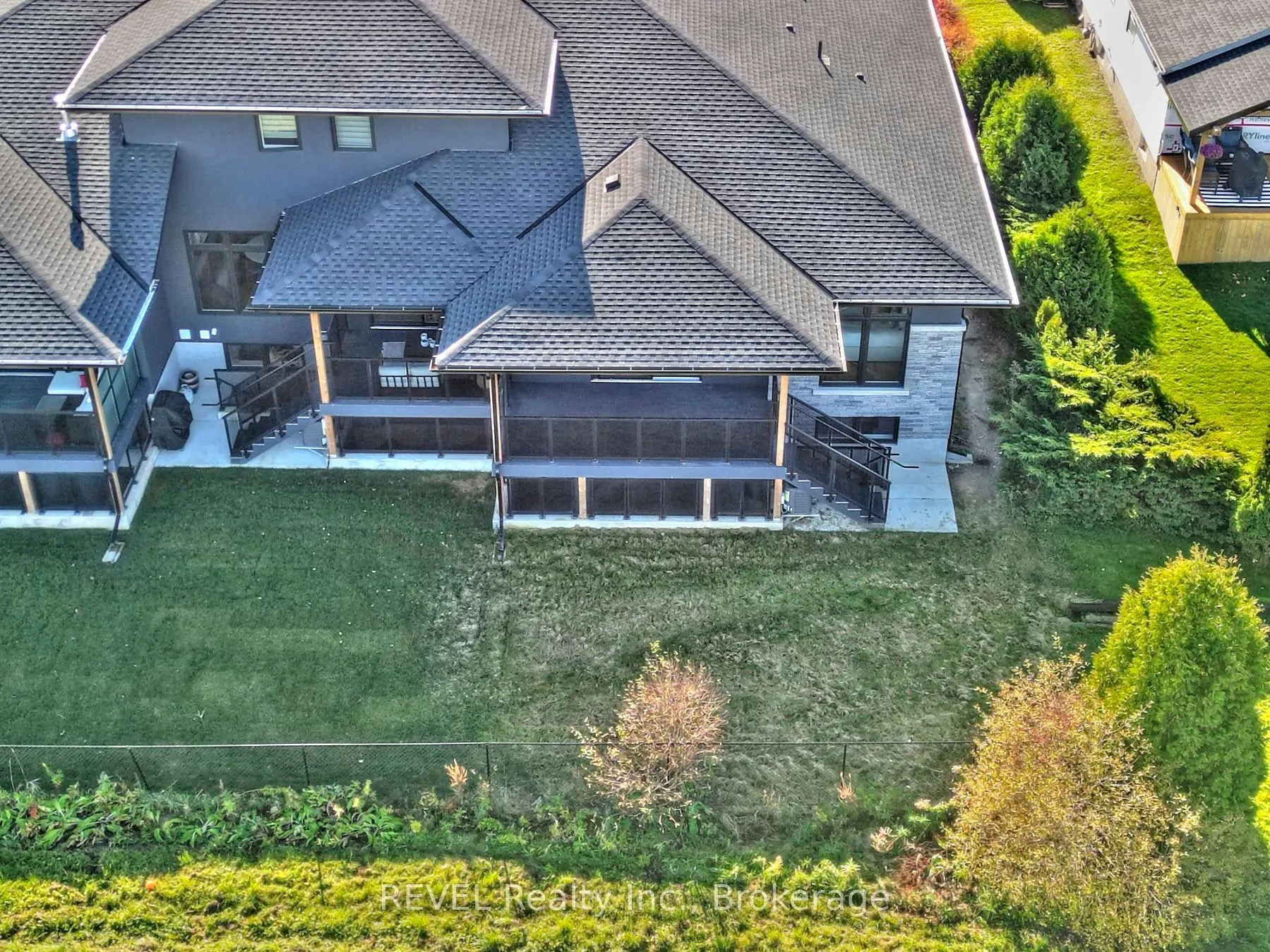 87 Port Robinson Road