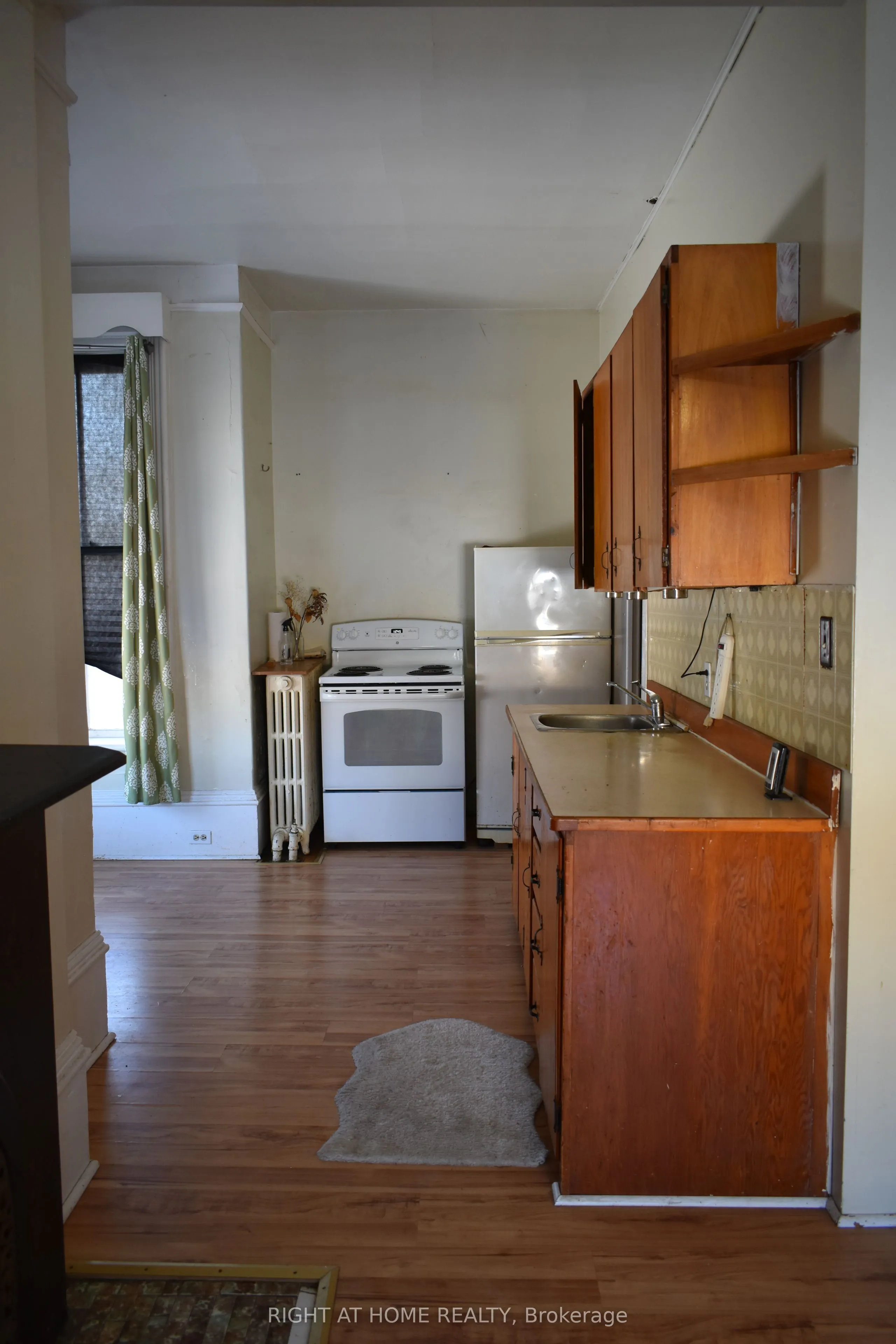 23 Glenelg Street W